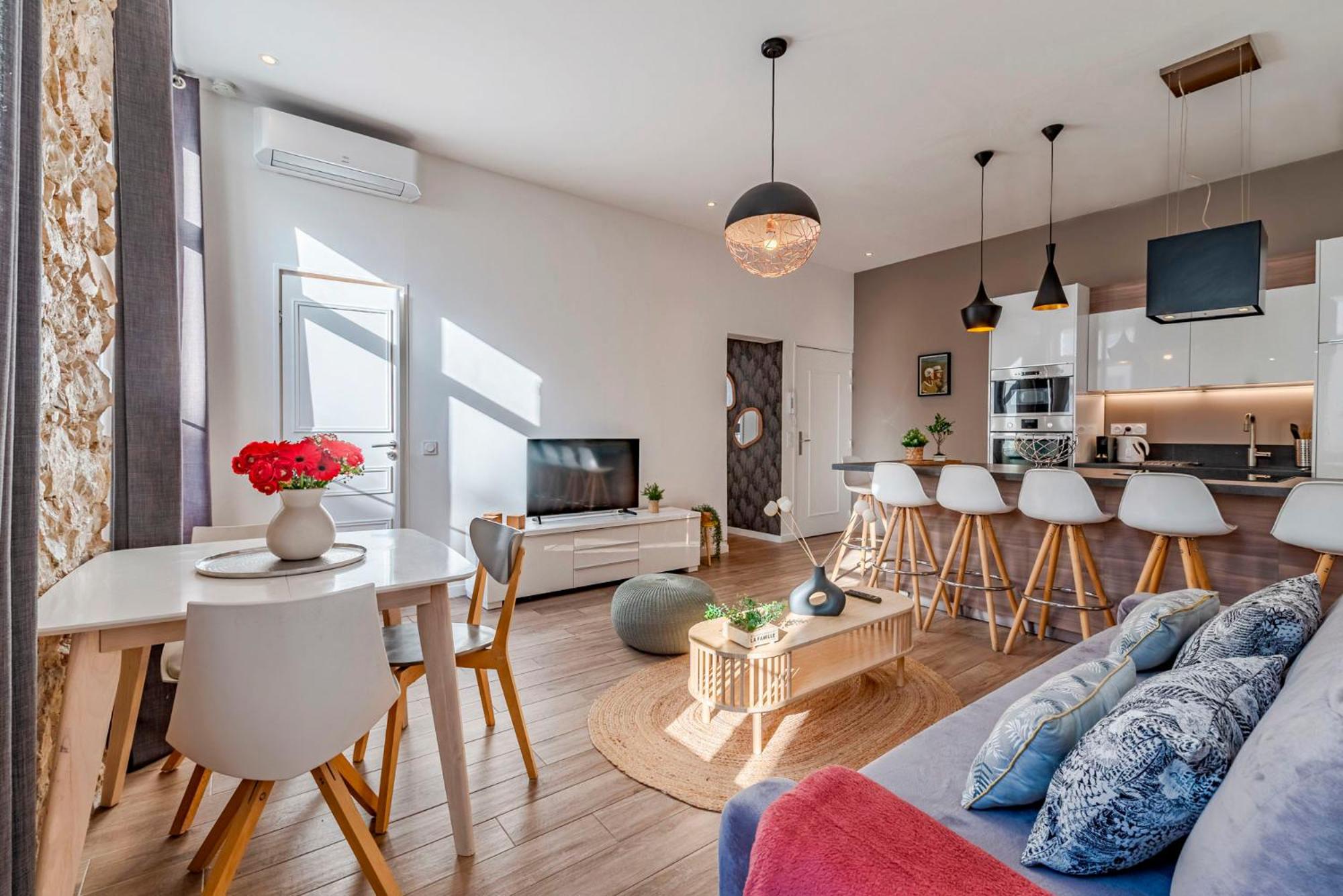 Fabulous Central 2BR - Prime Location, Walk to Croisette & Palais - By Totolulu Cannes Yellow Corner