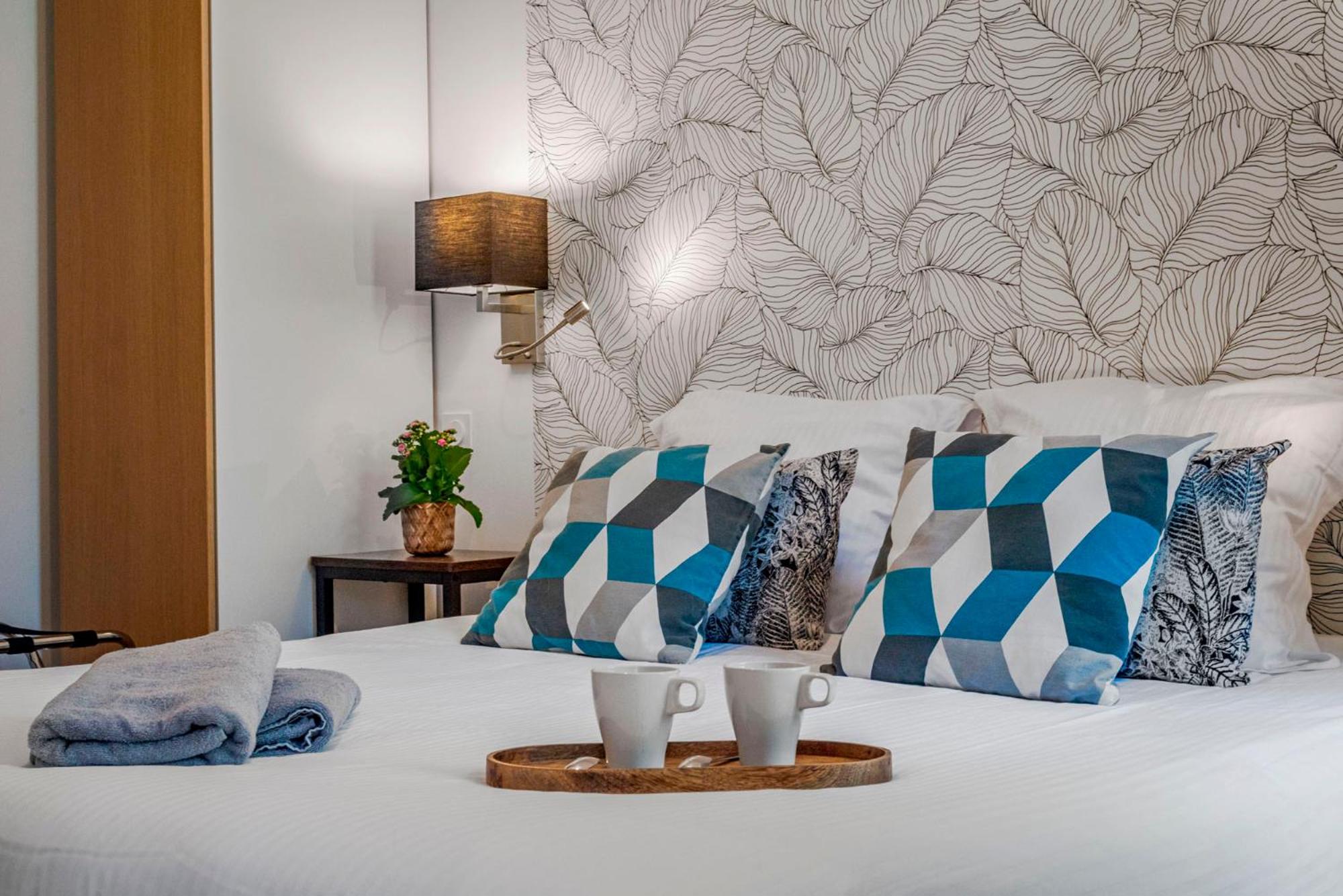 Fabulous Central 2BR - Prime Location, Walk to Croisette & Palais - By Totolulu Cannes Yellow Corner