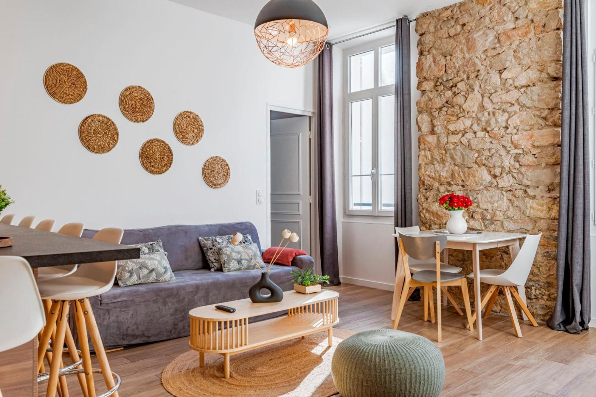 Fabulous Central 2BR - Prime Location, Walk to Croisette & Palais - By Totolulu Cannes Yellow Corner