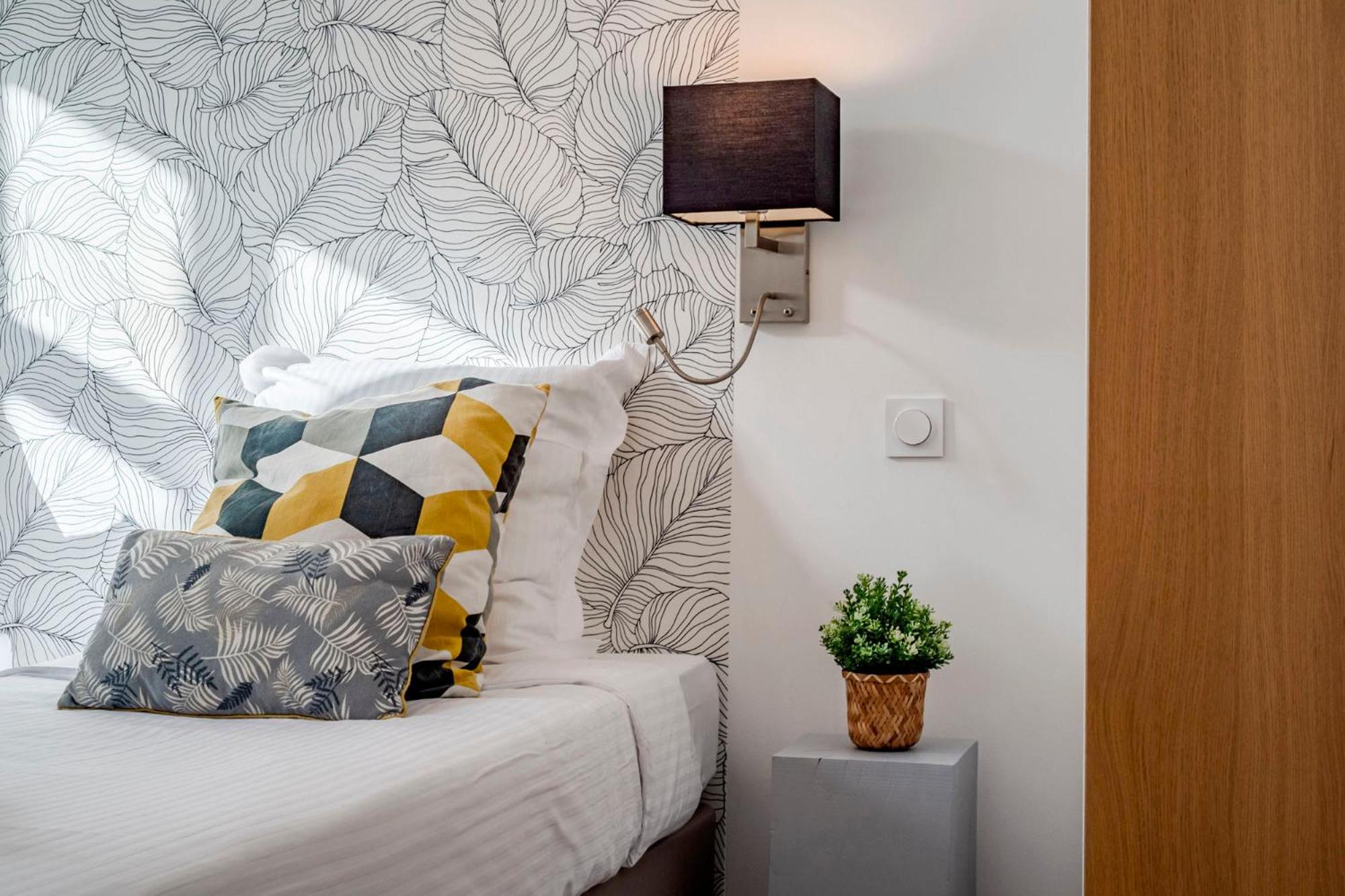 Fabulous Central 2BR - Prime Location, Walk to Croisette & Palais - By Totolulu Cannes Yellow Corner