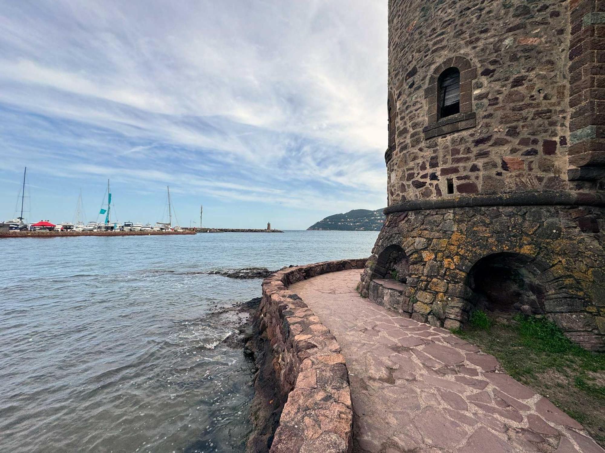 Fabulous Central 2BR - Prime Location, Walk to Croisette & Palais - By Totolulu Cannes Yellow Corner