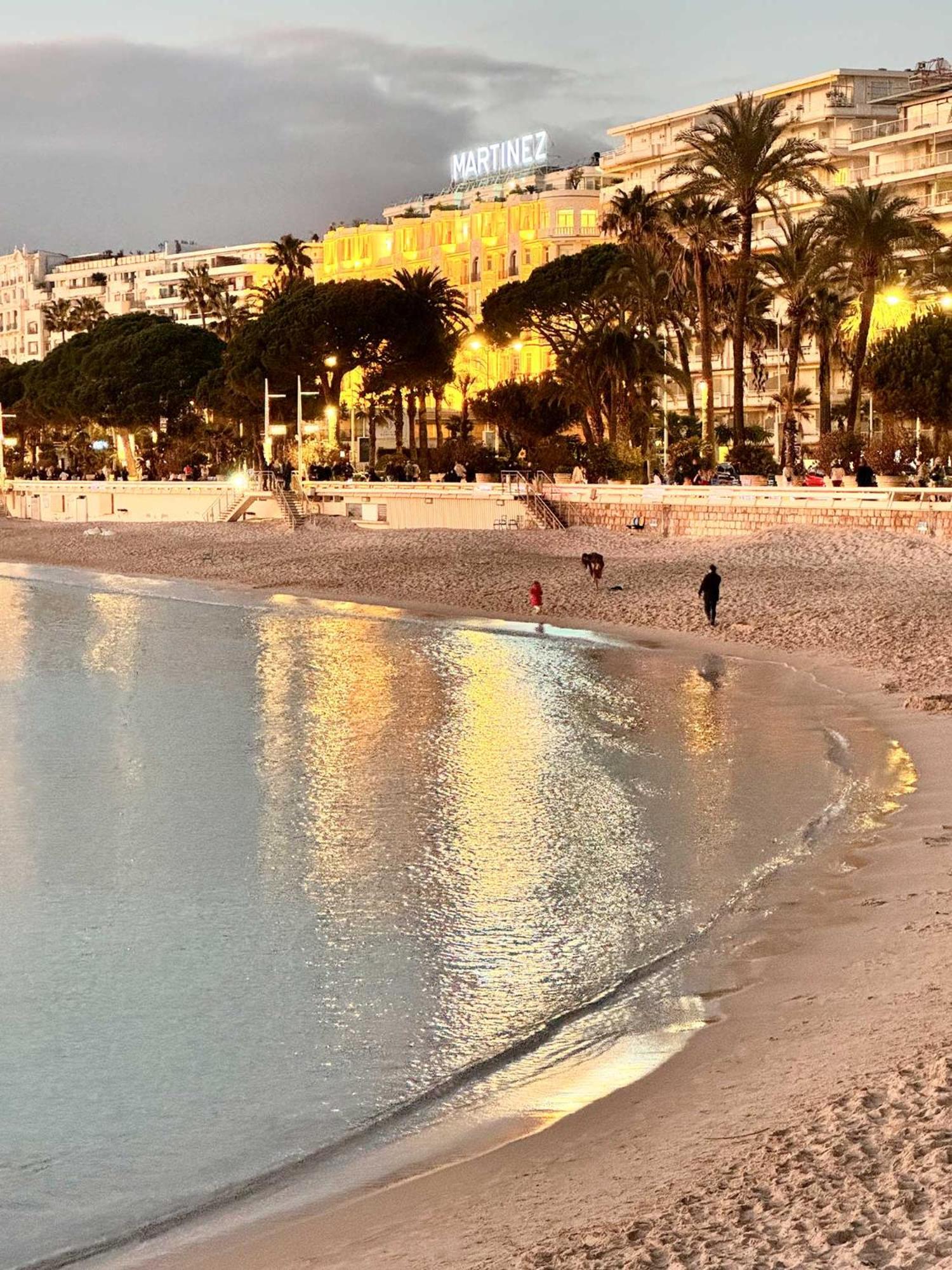 Fabulous Central 2BR - Prime Location, Walk to Croisette & Palais - By Totolulu Cannes Yellow Corner
