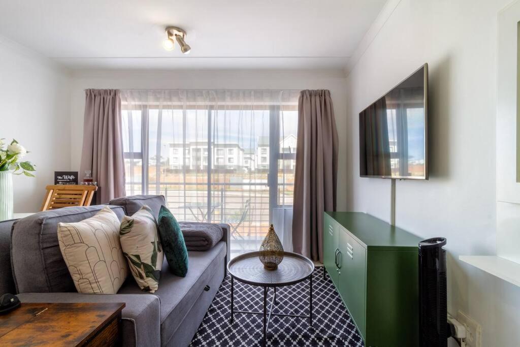 One Bedroom Urban Sanctuary with Power Backup and FREE Gym