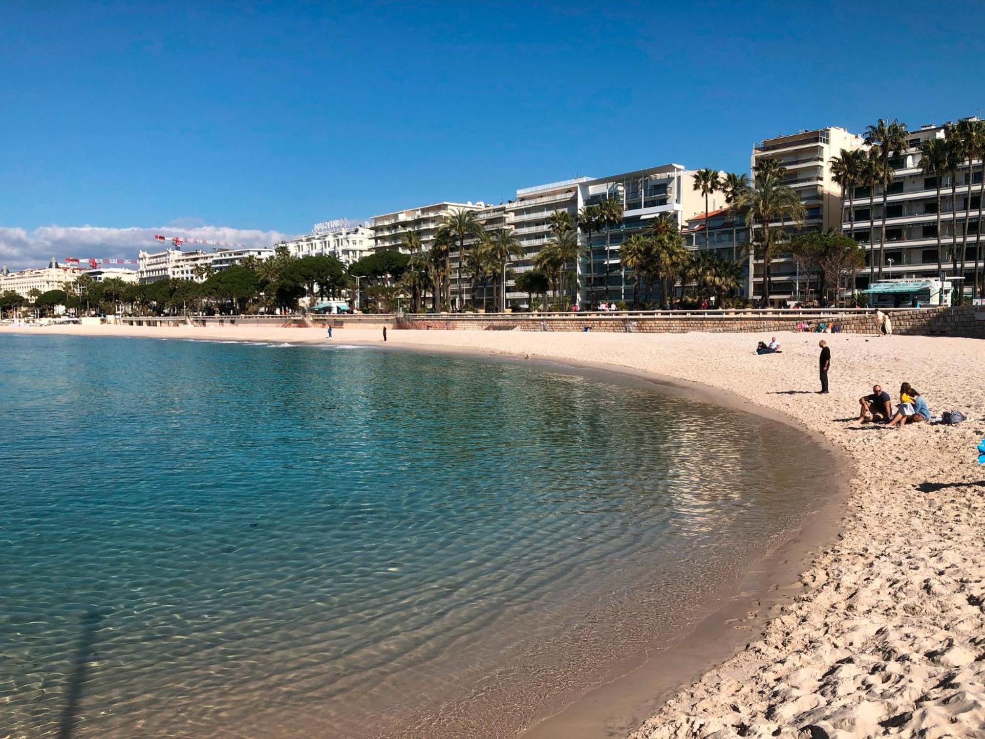 Fabulous Central 2BR - Prime Location, Walk to Croisette & Palais - By Totolulu Cannes Yellow Corner