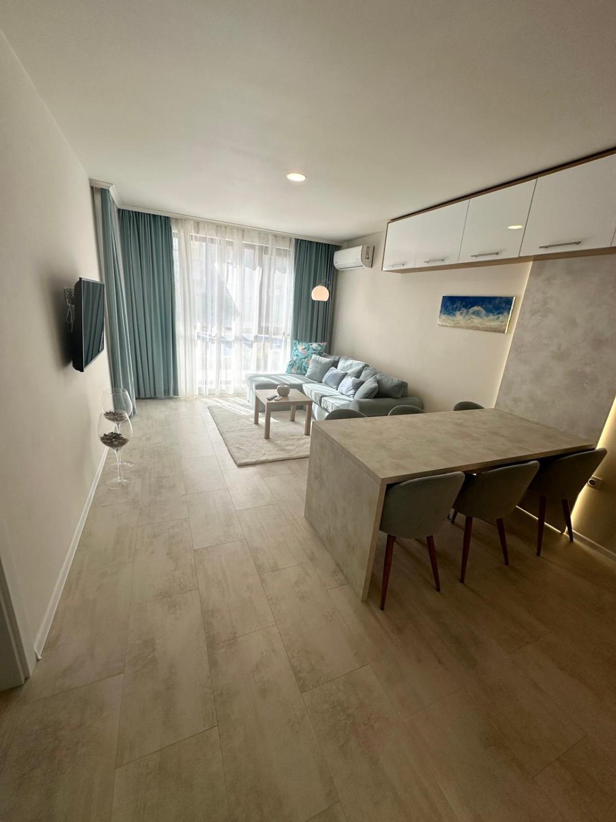 Pool apartment on the beach