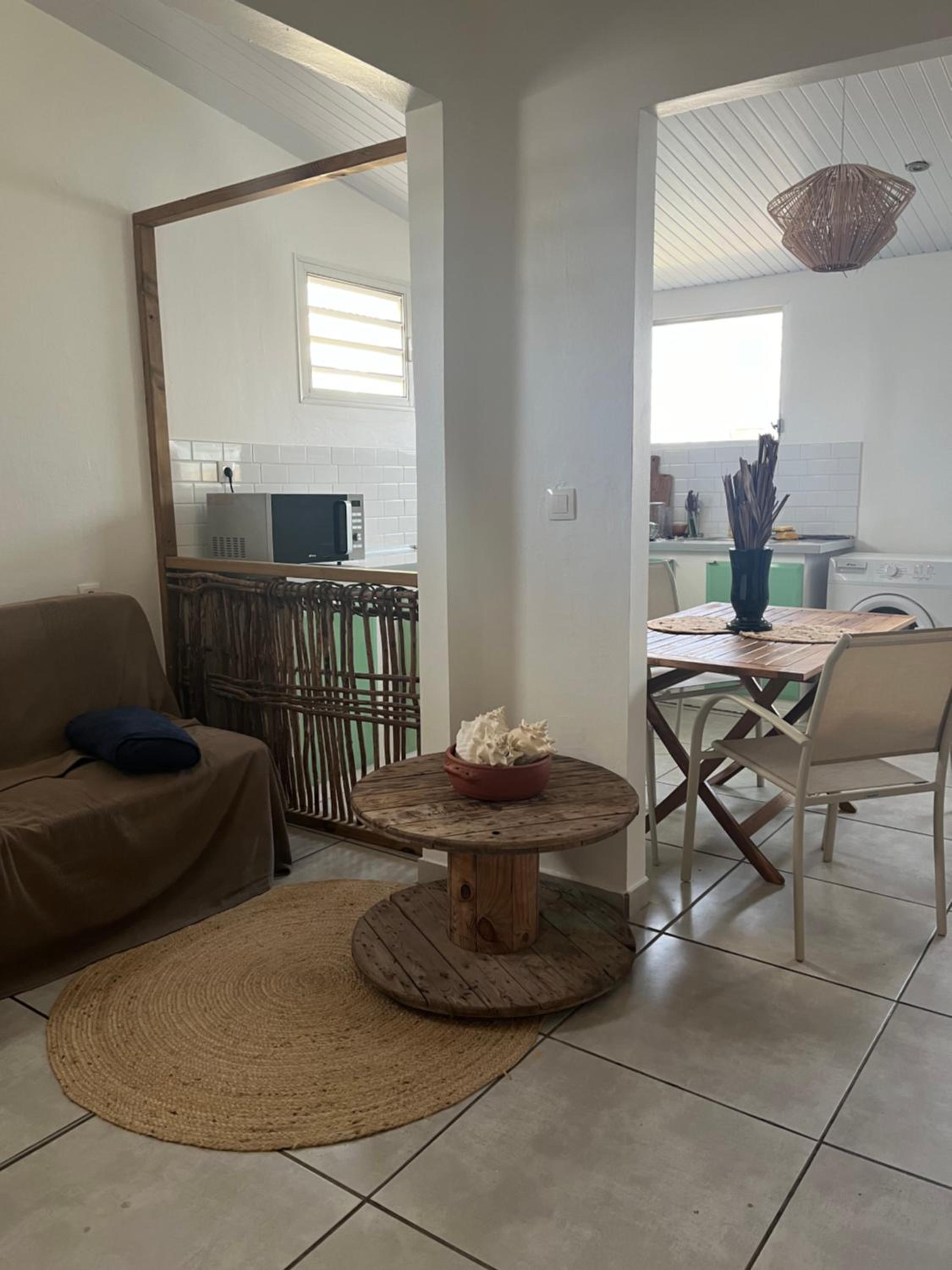 La maison de Vénus - Petite maison créole à 3 min du front de mer - proche de la plage de la Pointe Faula - kitesurf et activités nautiques view 2