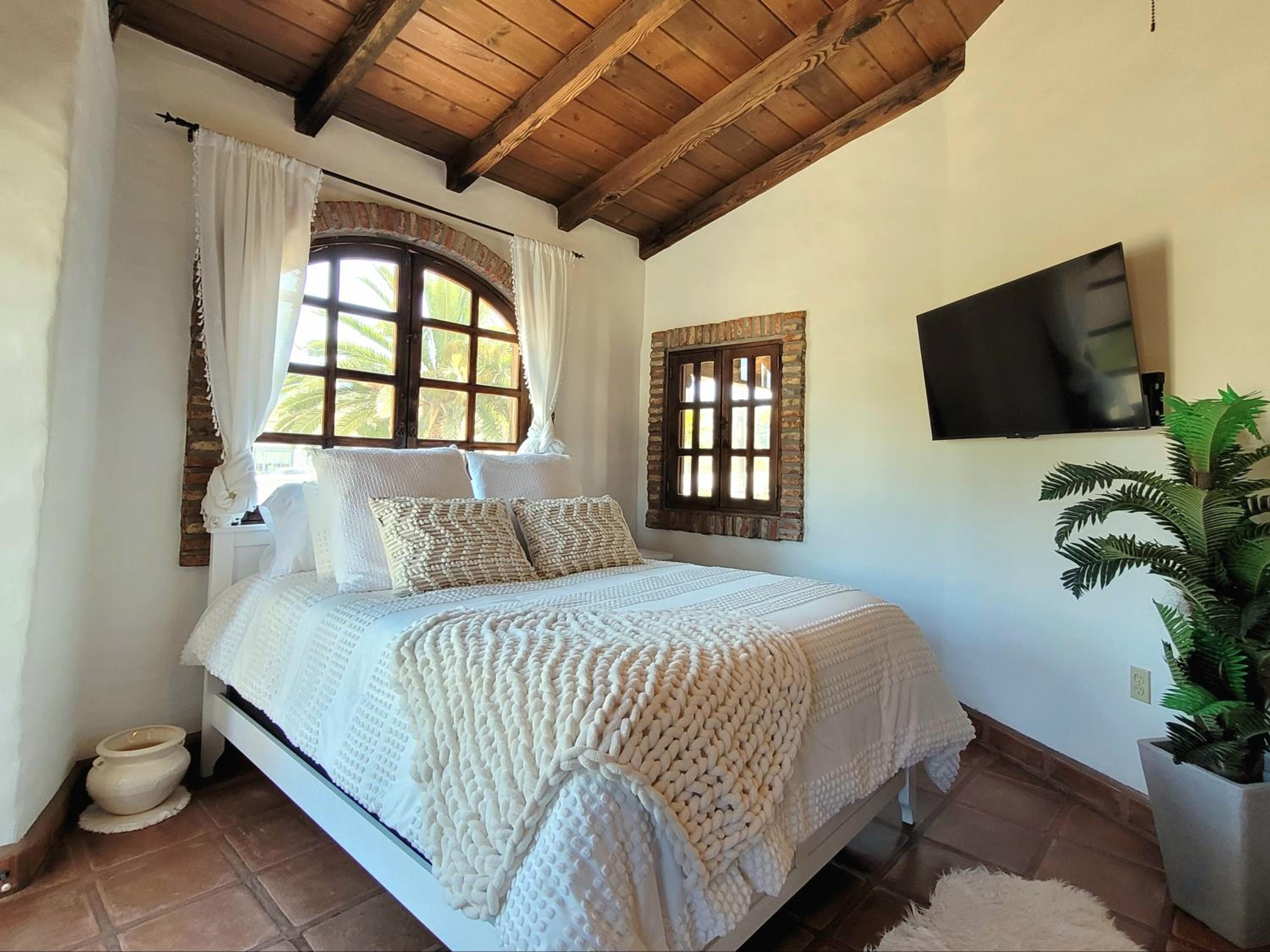 Spanish Style Vacation Home with Jacuzzi in Rosarito view 5