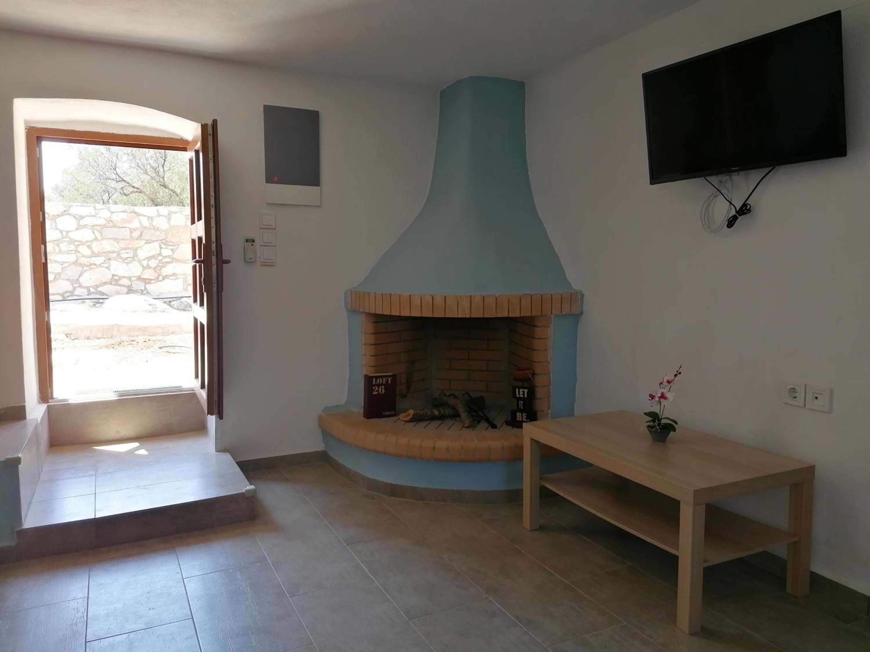 Xemoni House