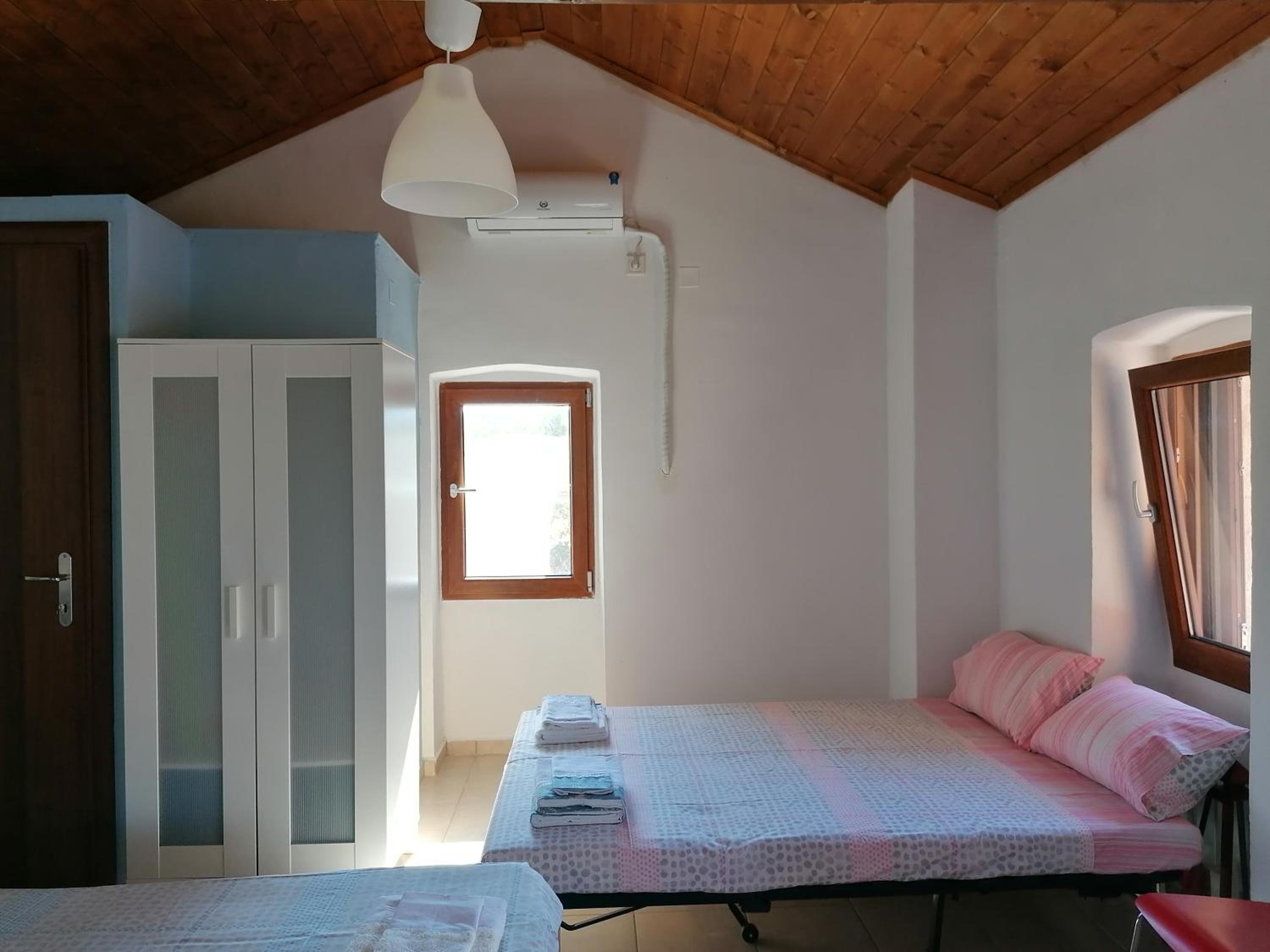 Xemoni House