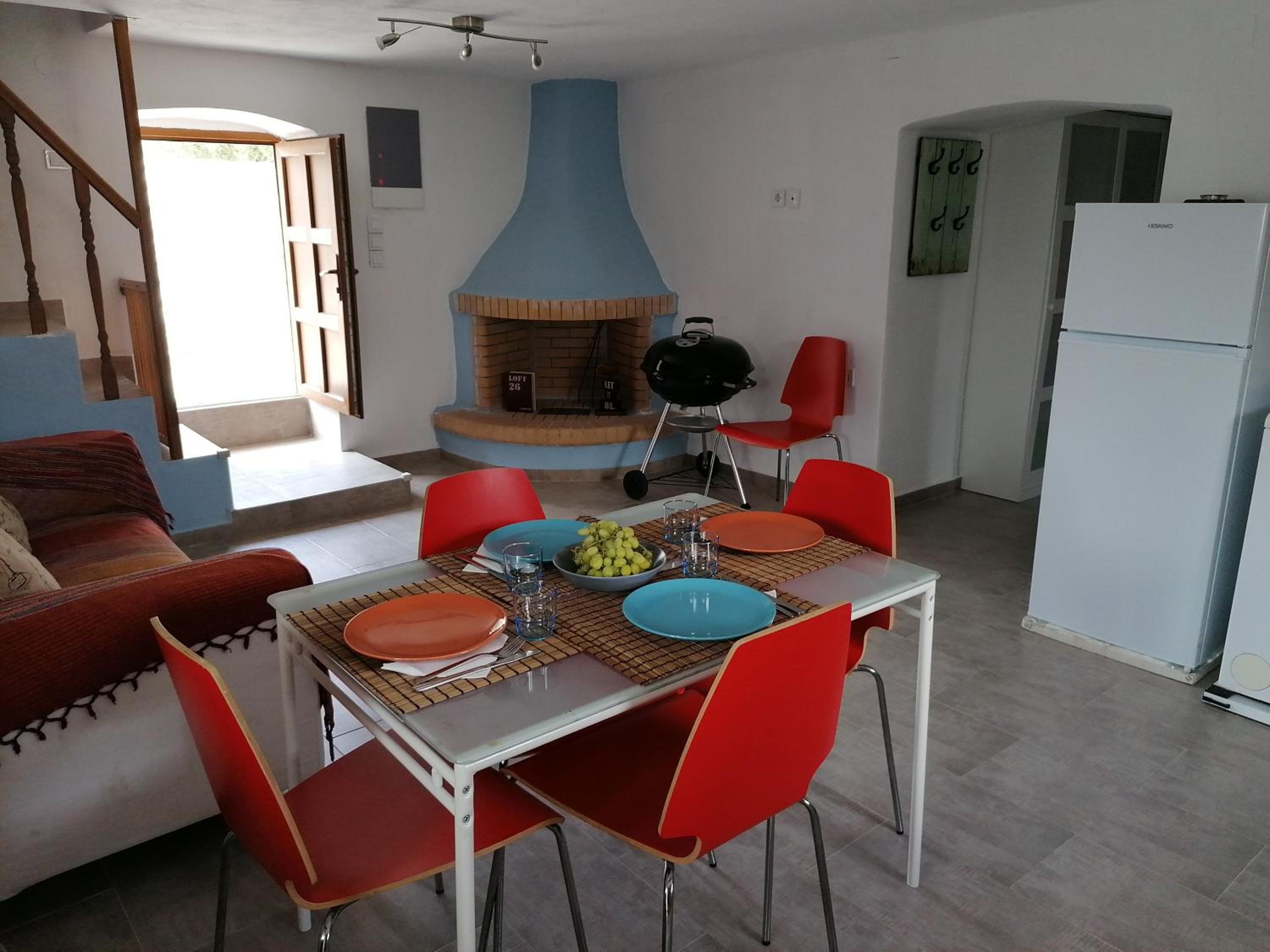 Xemoni House
