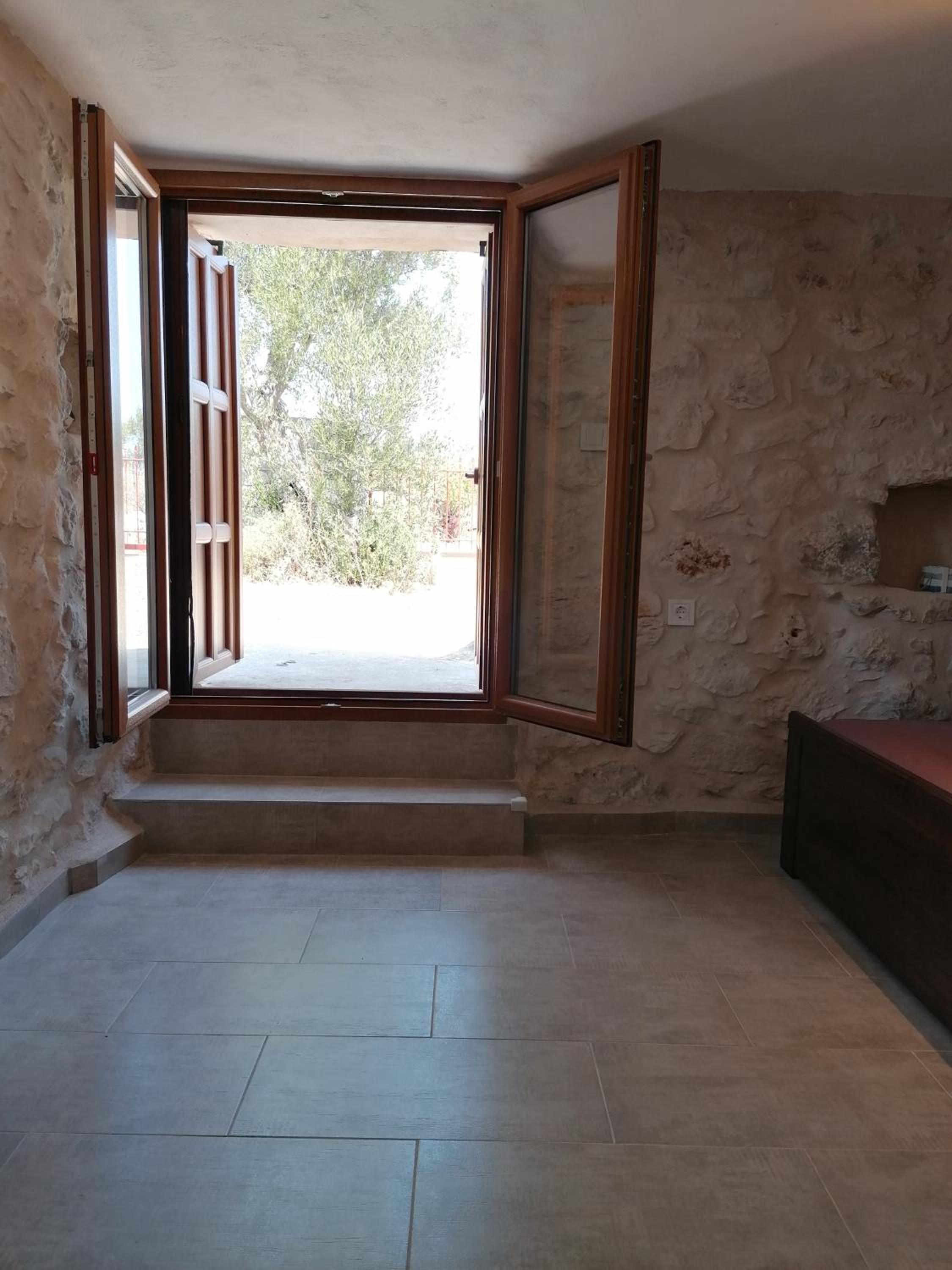 Xemoni House