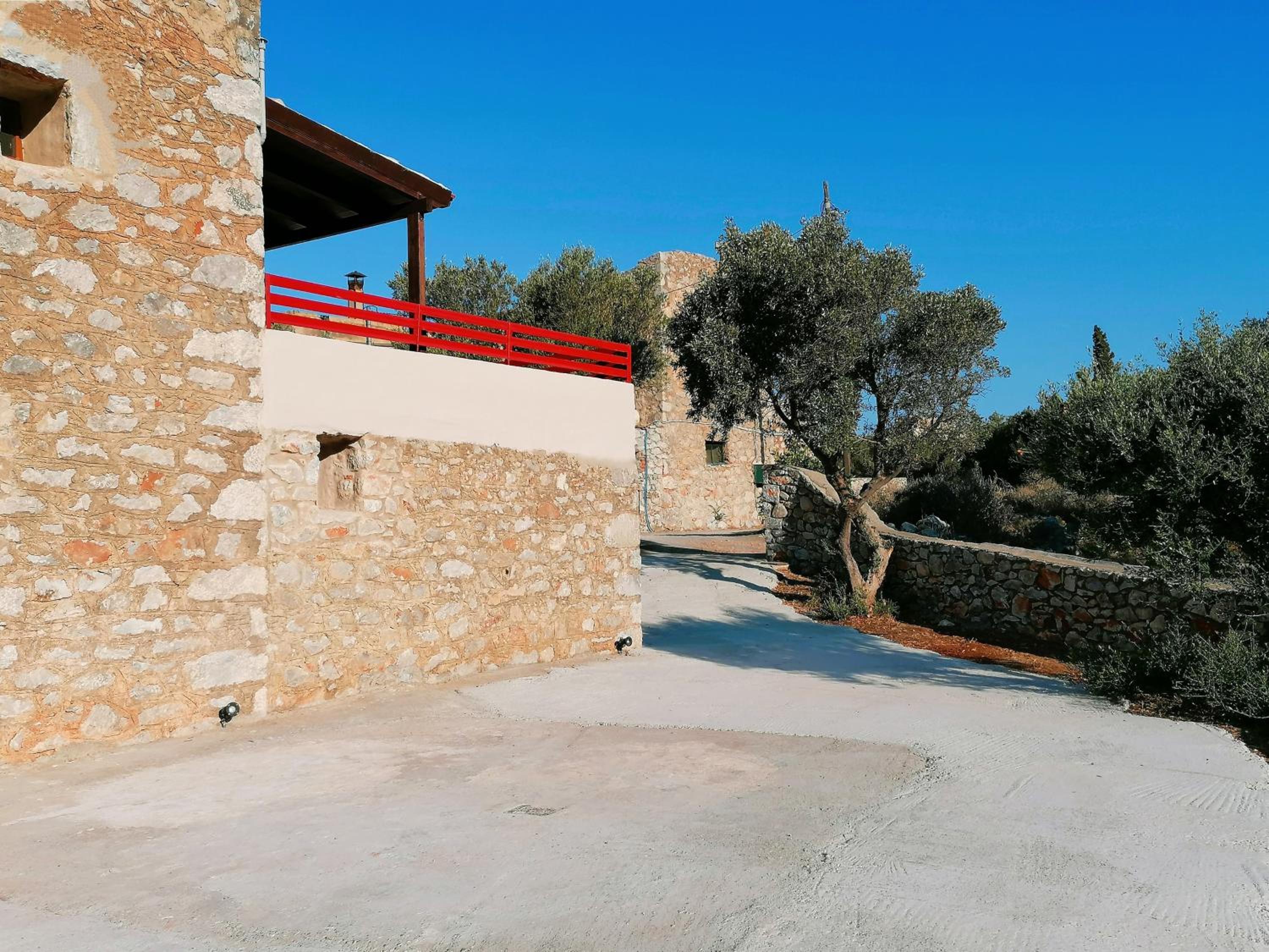 Xemoni House
