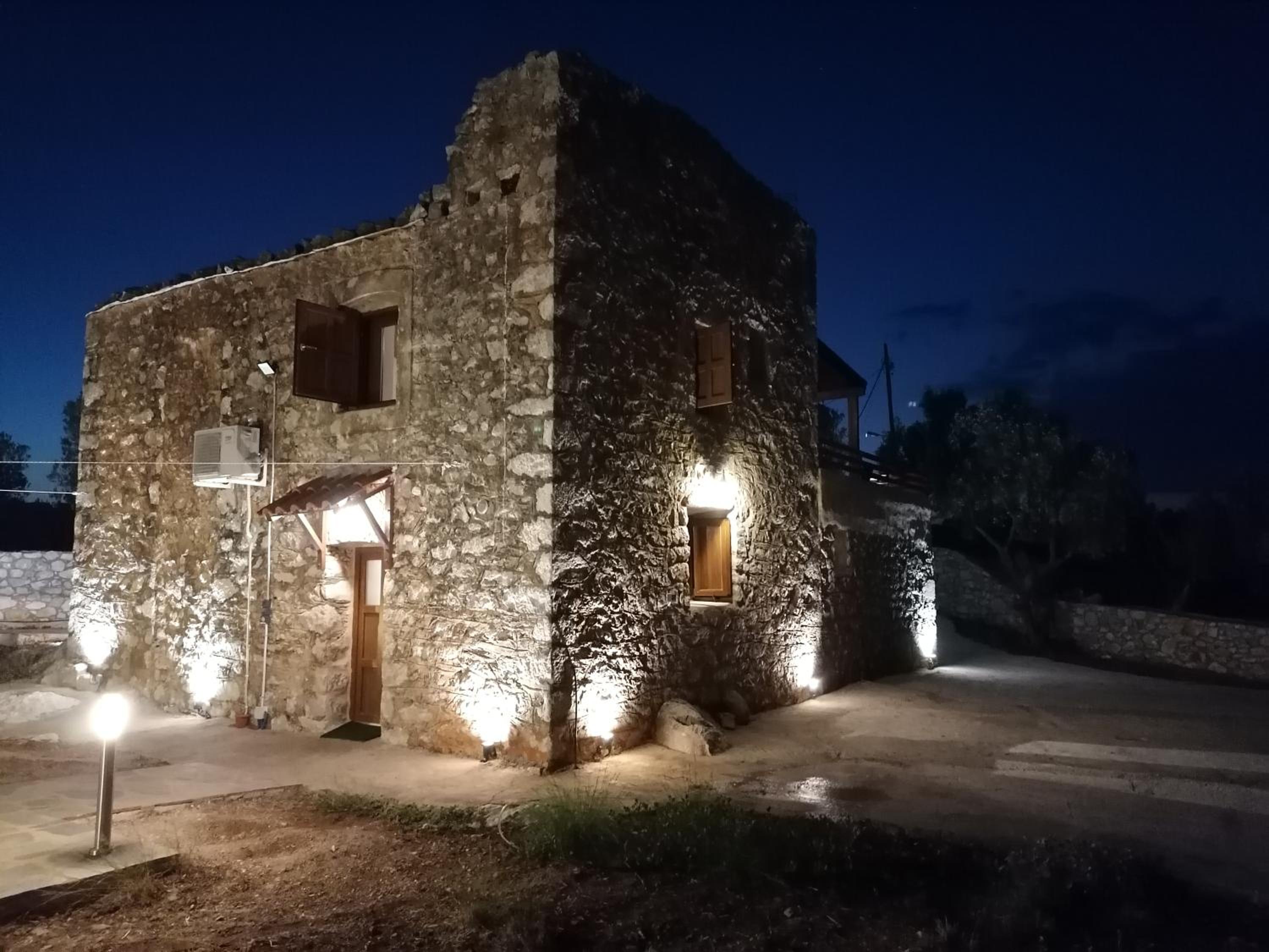 Xemoni House