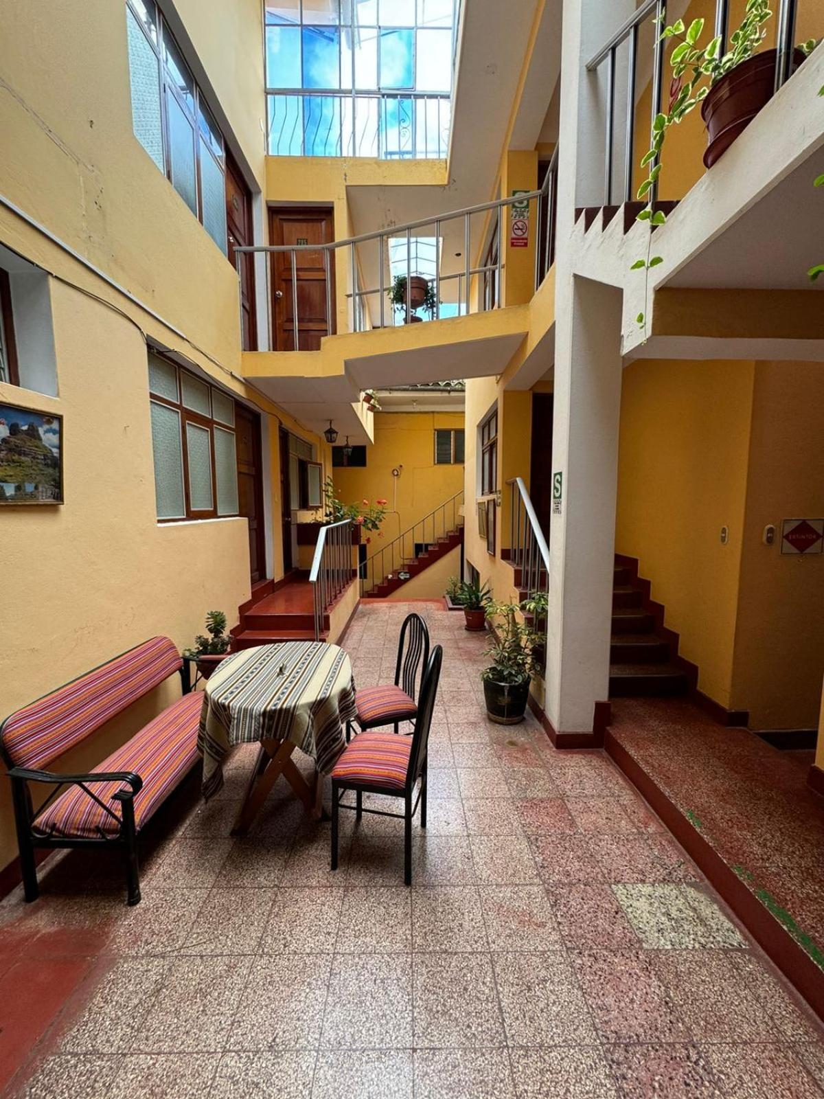 HOSTAL HUAYNA HOUSE GO view 3