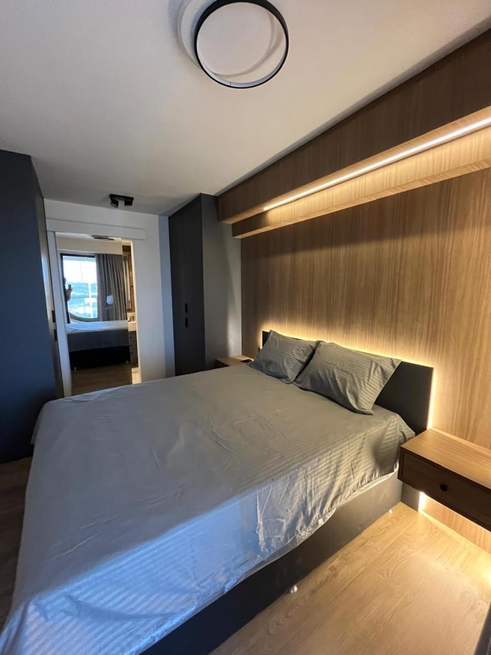 Apt quarto e sala moderno vista mar