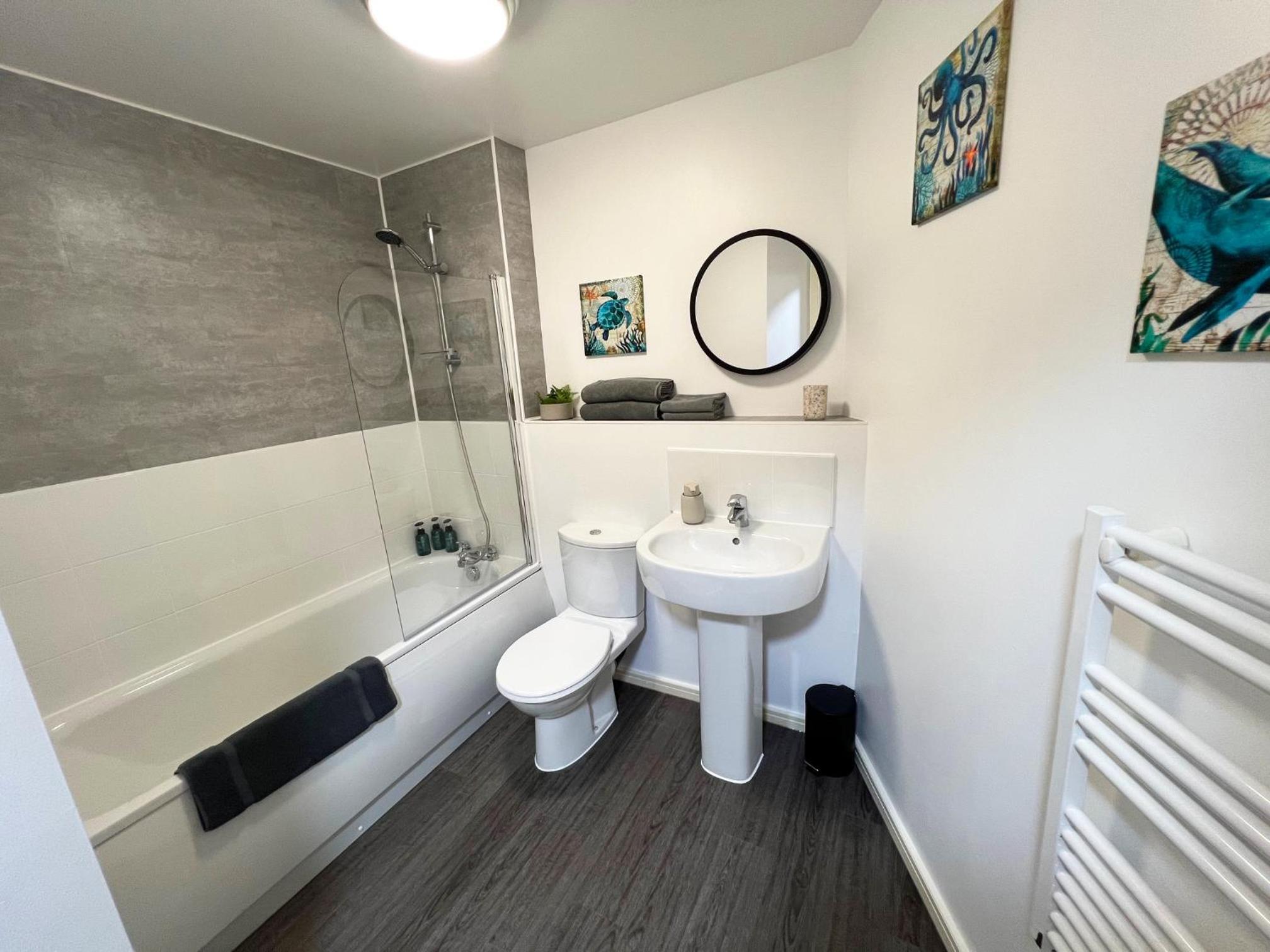 2 Bed Apartment Manchester Sportcity Opposite Etihad Stadium & Coop Live view 2