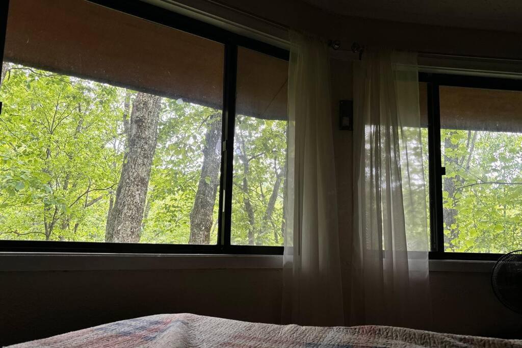 Secluded, Gatlinburg Treehouse! view 3