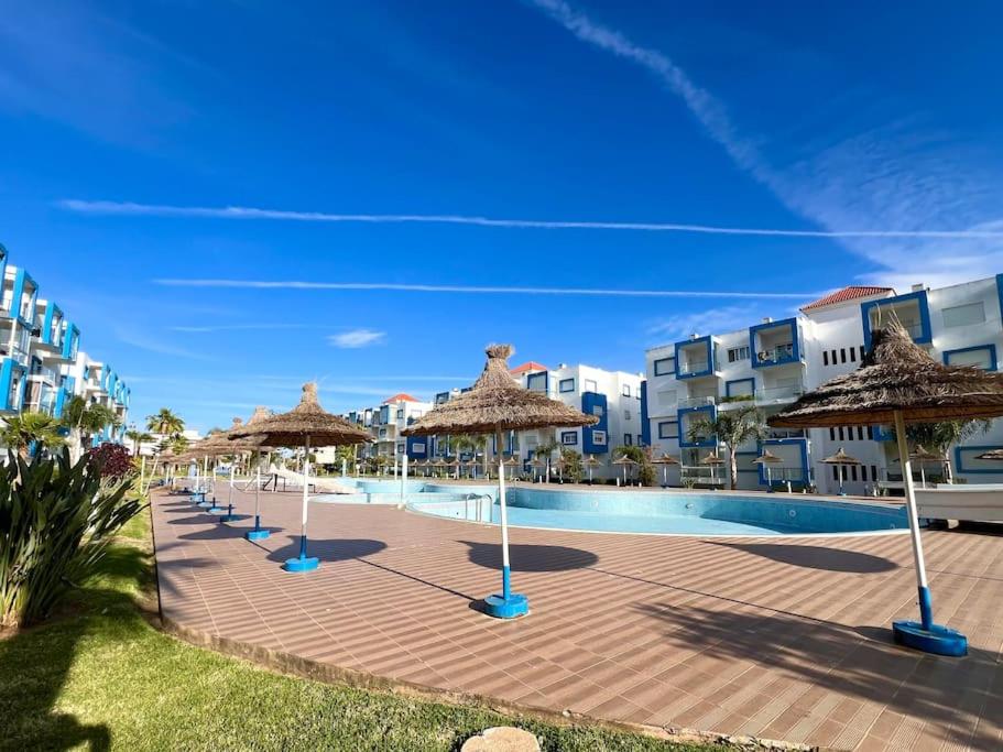Luxe élégant Appartement vue piscine view 4