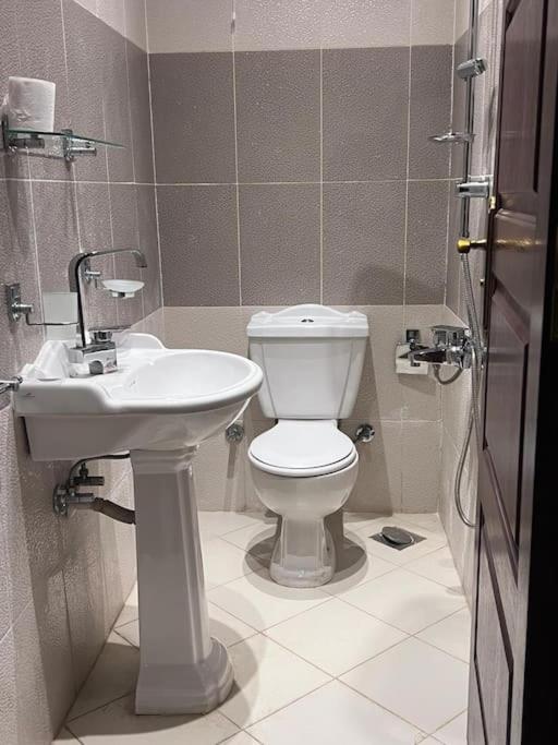 Prime location Apt with garden
