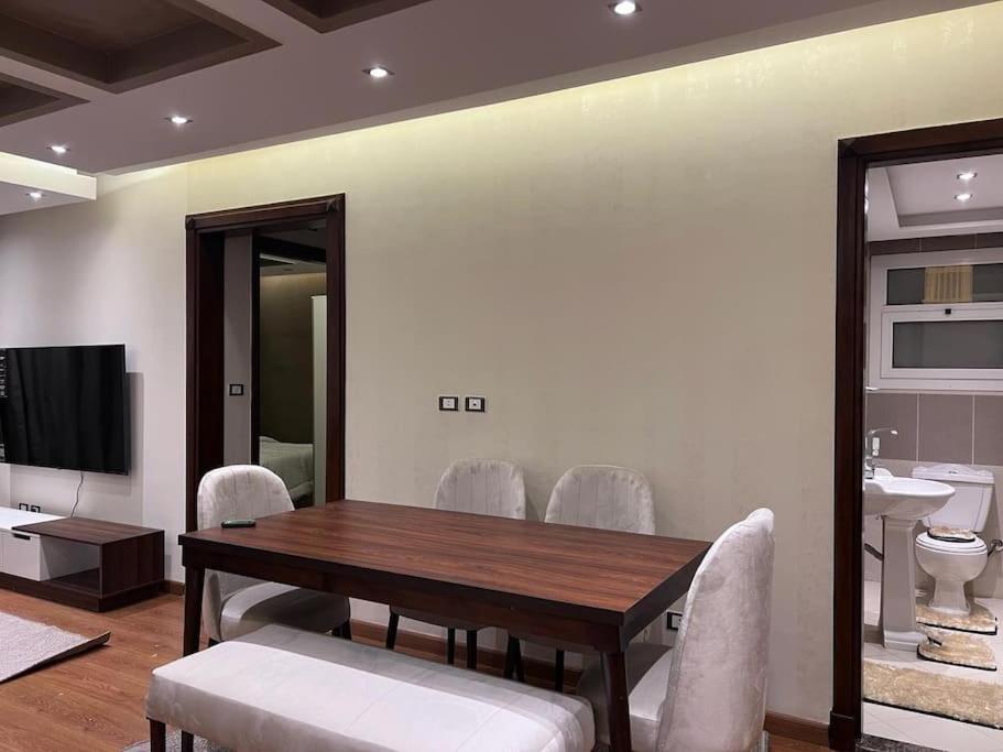 Prime location Apt with garden