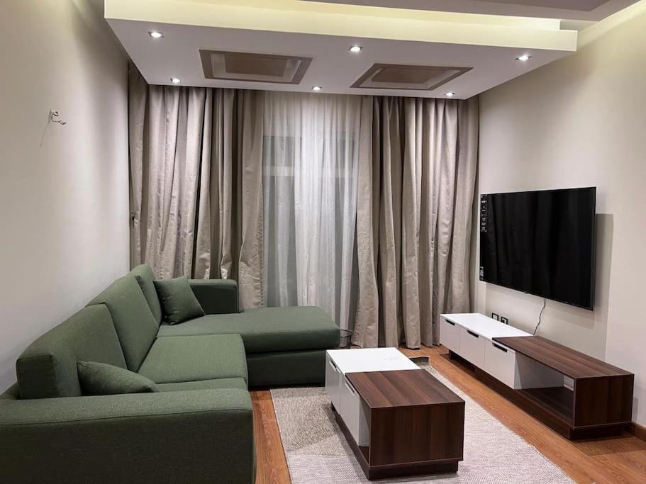 Prime location Apt with garden