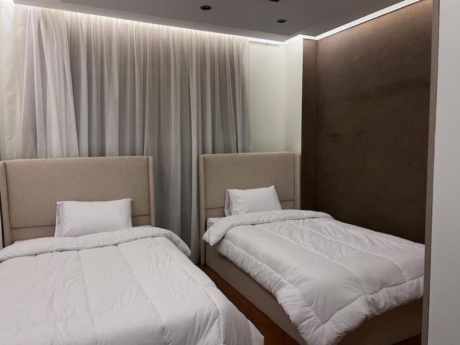 Prime location Apt with garden