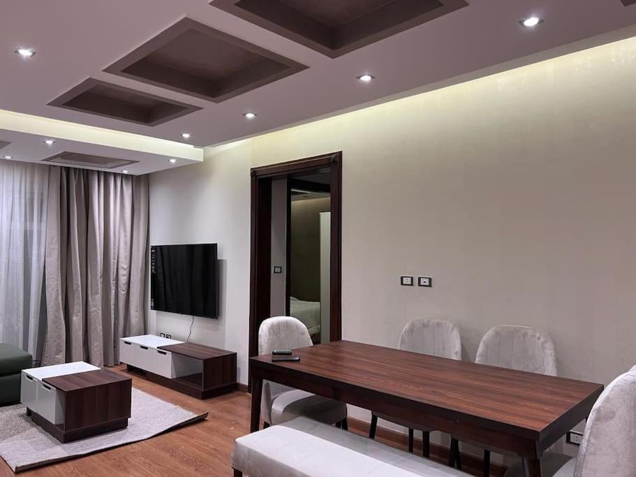 Prime location Apt with garden