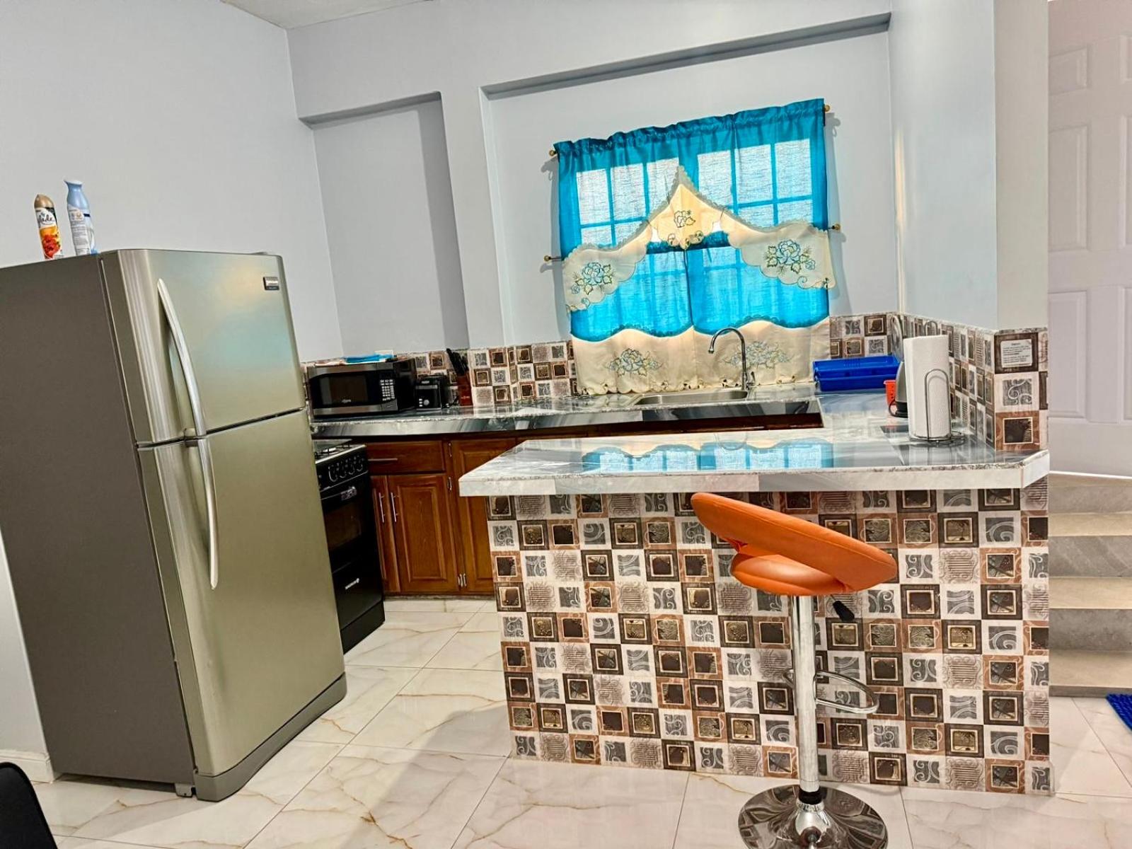 Piarco Airport Guest House view 5