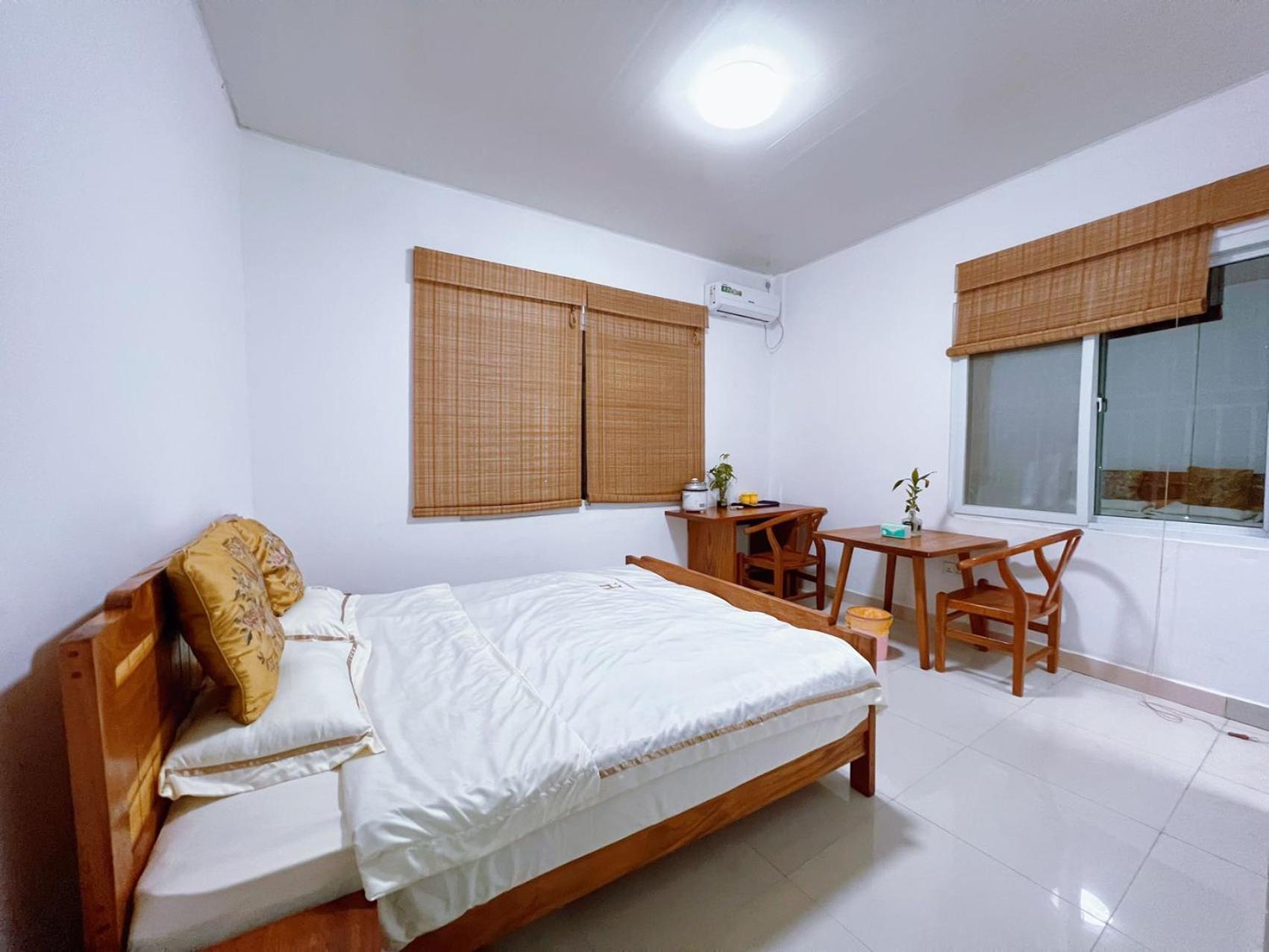 Grand Leone Hotel view 2