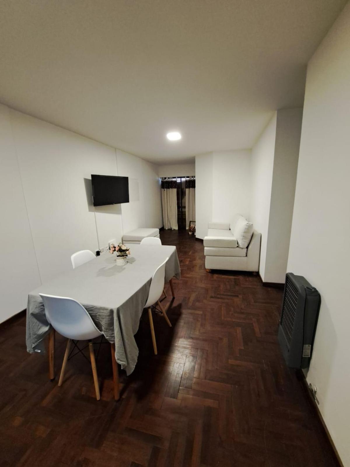 Departamento -Obispo Trejo- a dos cuadras del Patio Olmos, pleno Nueva Cordoba, By Apartcba