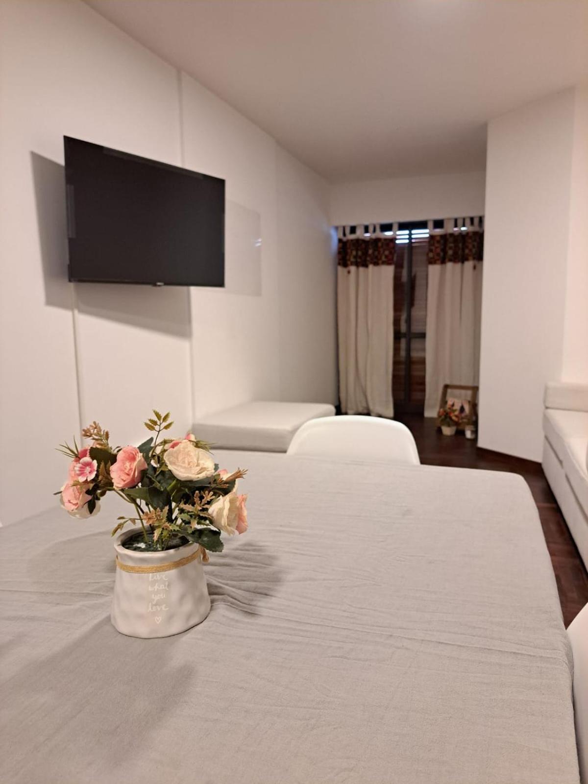 Departamento -Obispo Trejo- a dos cuadras del Patio Olmos, pleno Nueva Cordoba, By Apartcba