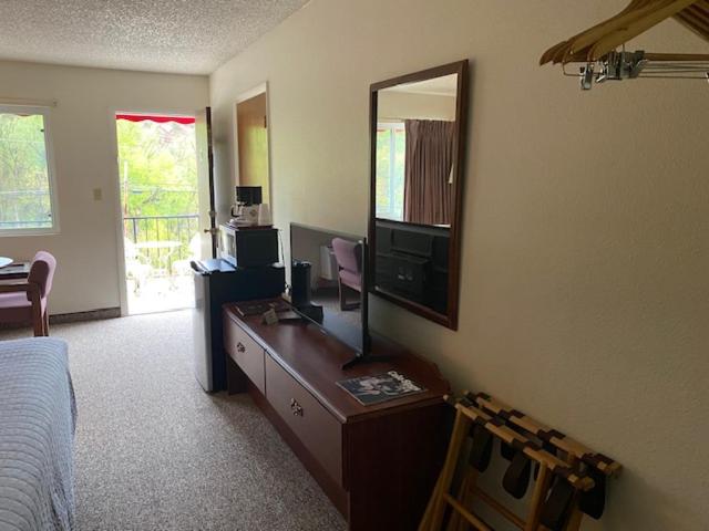 Eagle Motel view 5