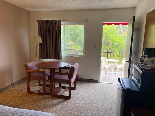 Eagle Motel view 4