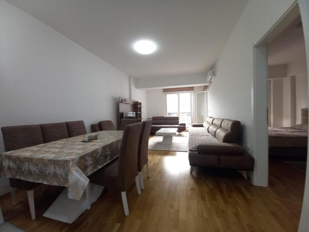 Luxury Apartment in Skopje view 4