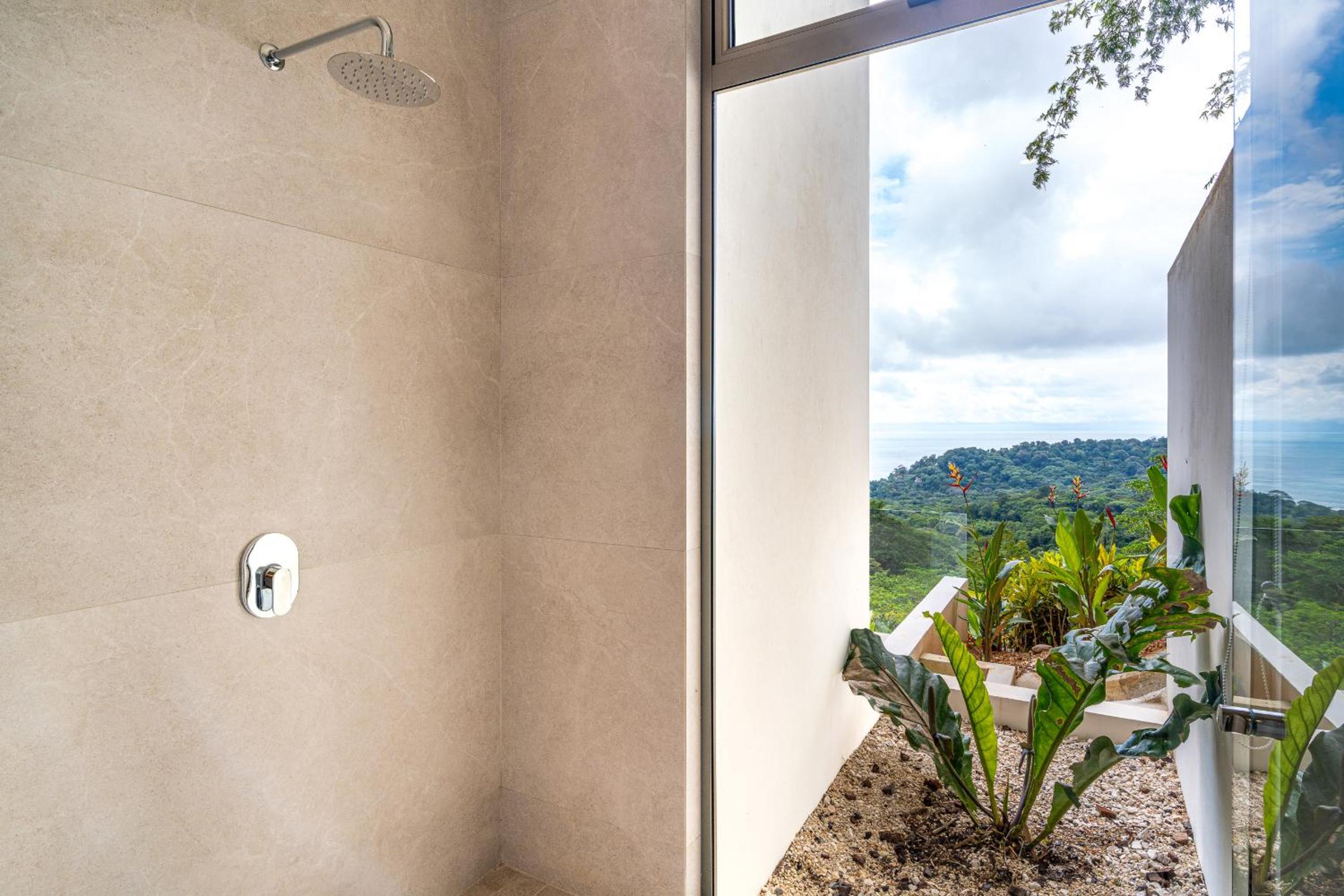 Casa Frenchie with Private Guesthouse - by Pura Villas
