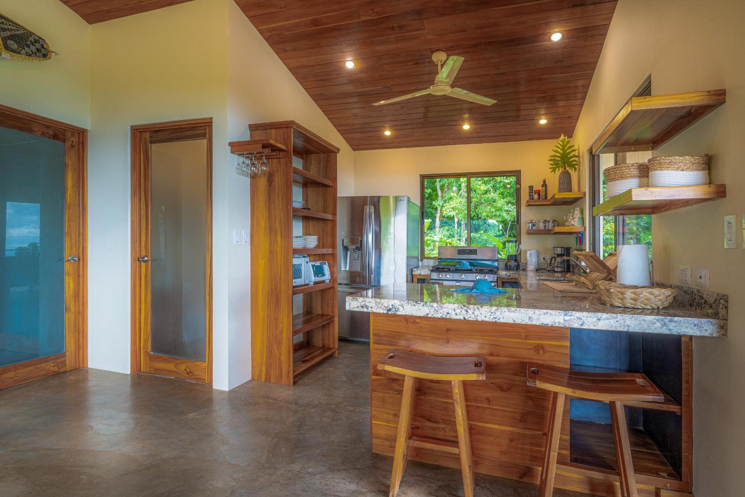 Casa Frenchie with Private Guesthouse - by Pura Villas