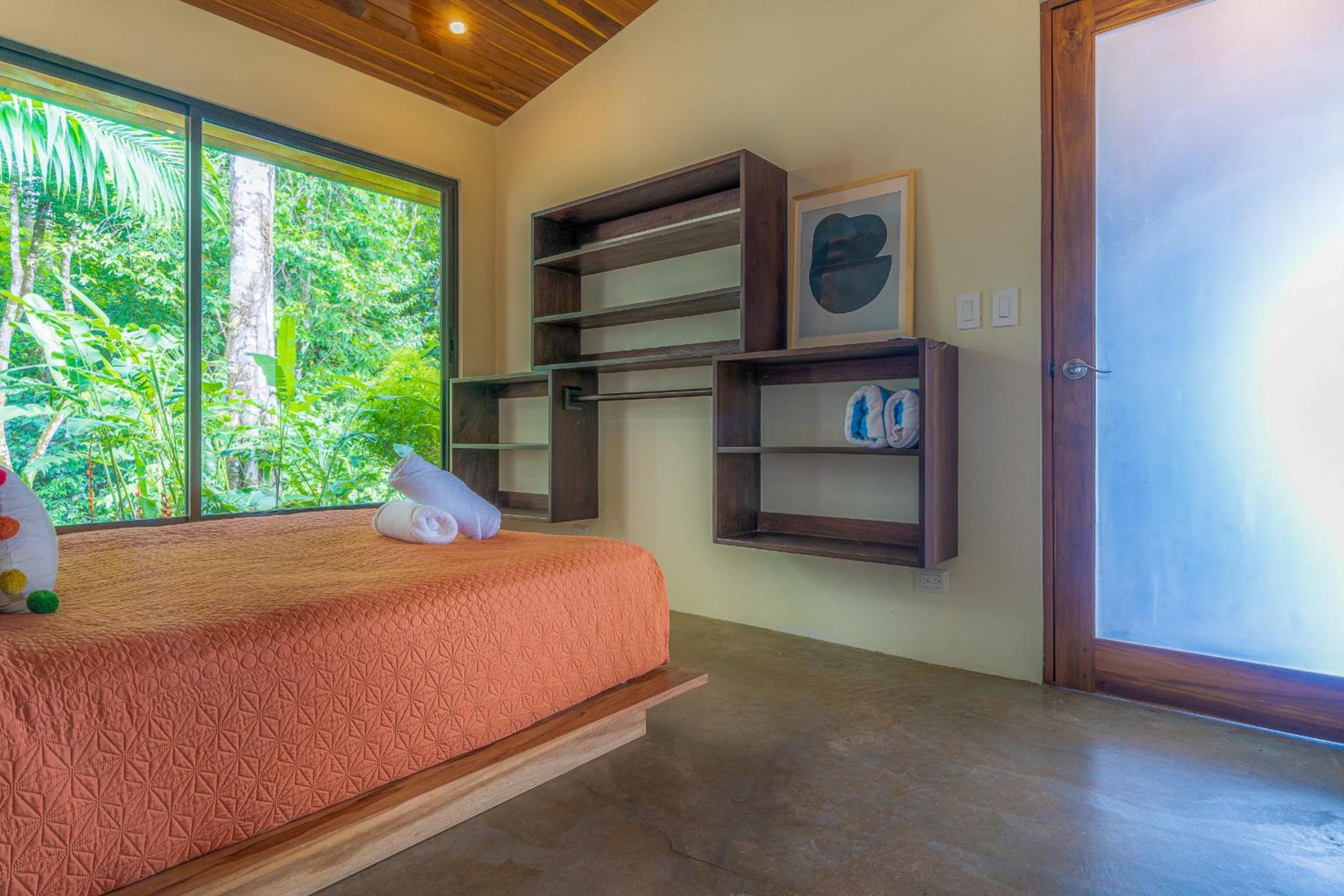 Casa Frenchie with Private Guesthouse - by Pura Villas