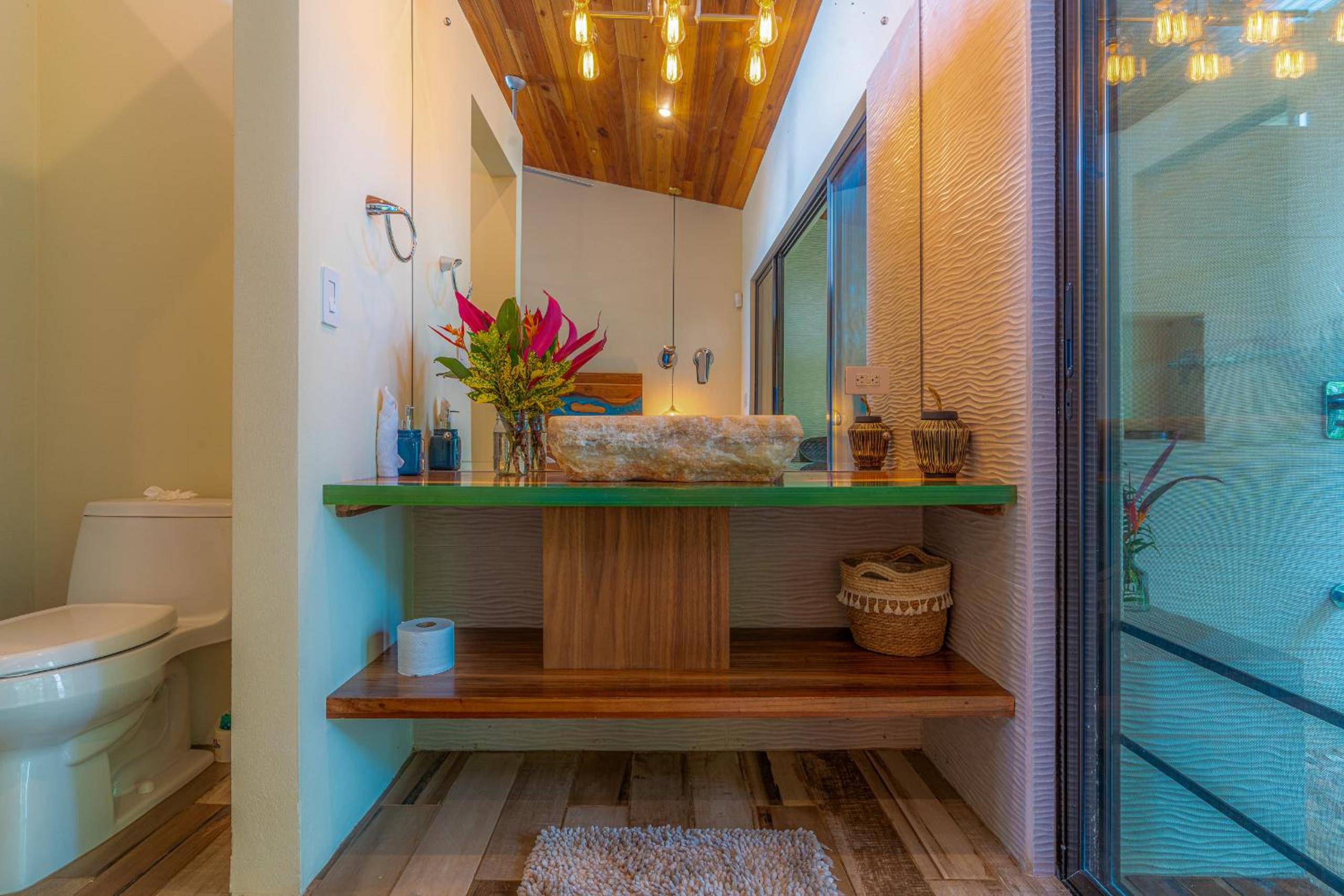 Casa Frenchie with Private Guesthouse - by Pura Villas