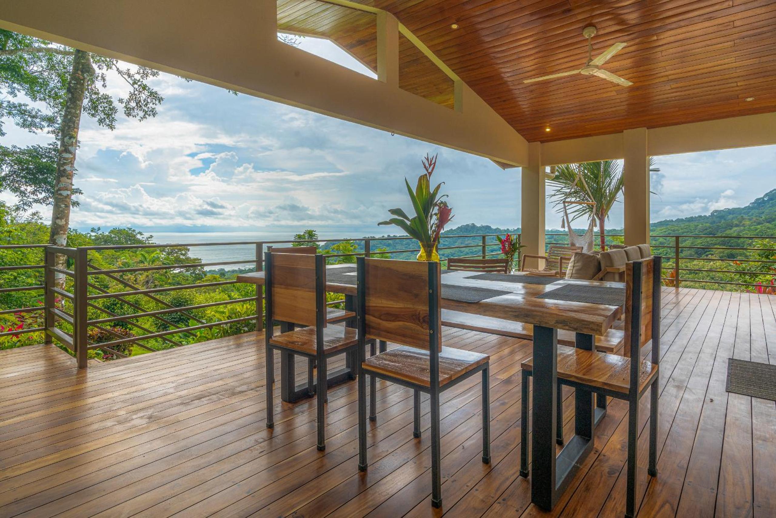 Casa Frenchie with Private Guesthouse - by Pura Villas