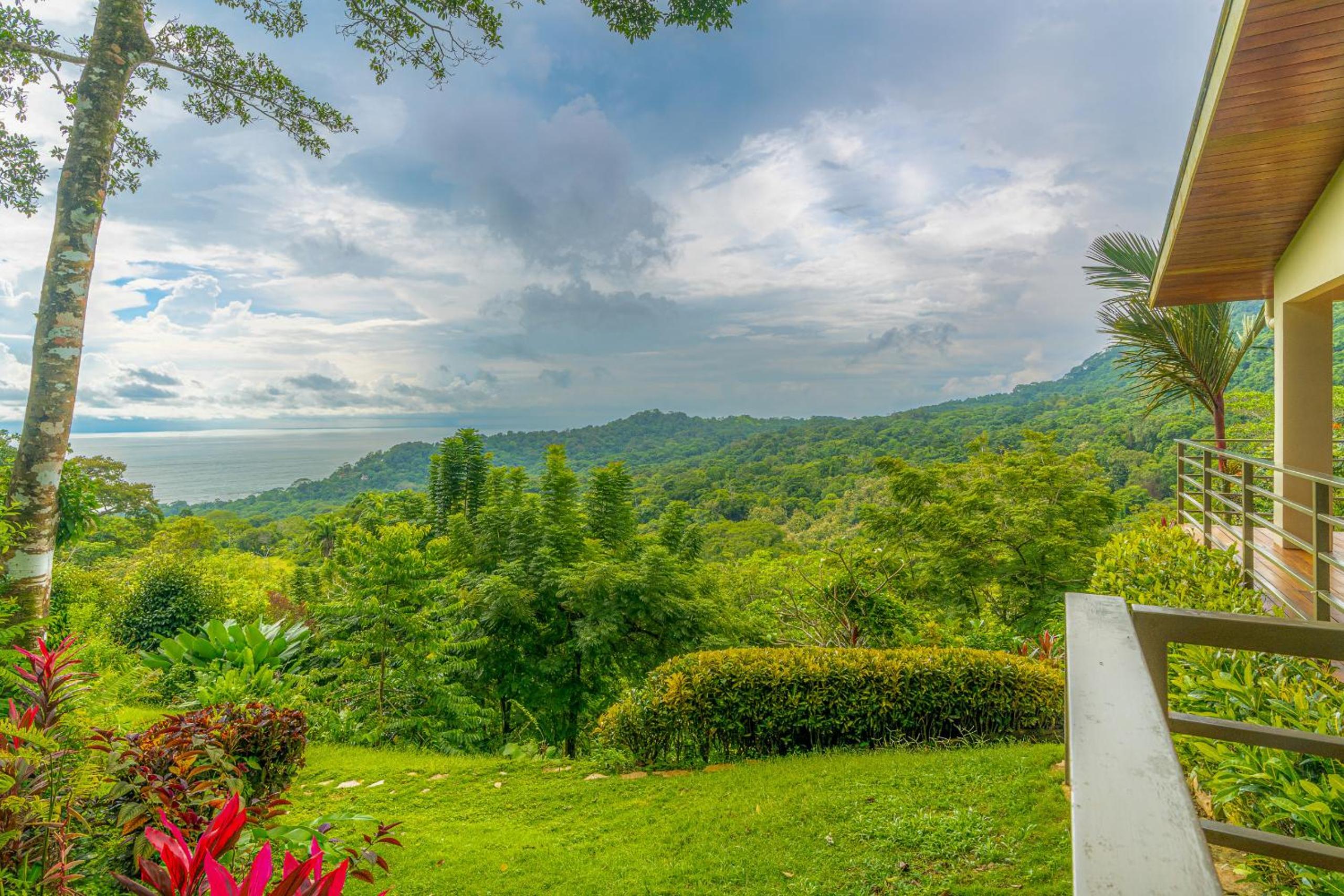 Casa Frenchie with Private Guesthouse - by Pura Villas