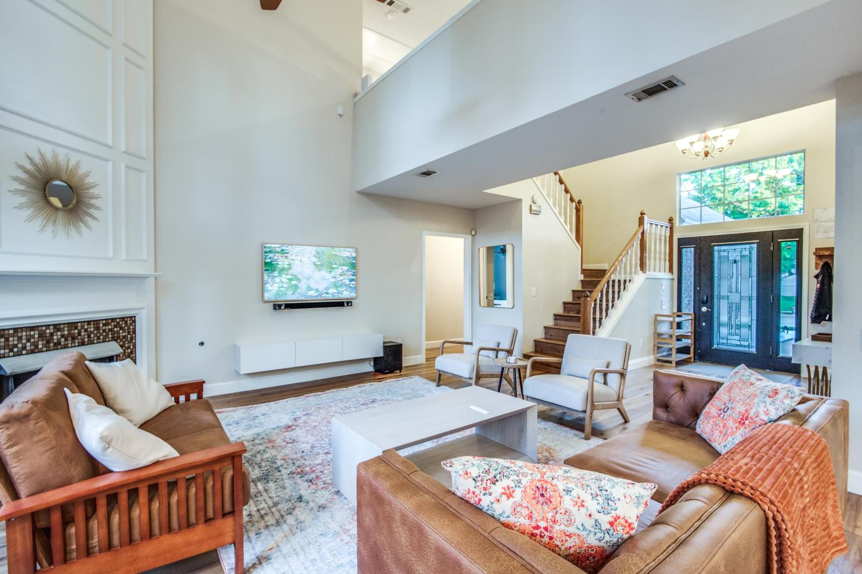 4 bed Grand Prairie Luxury House, Prime Location! view 2