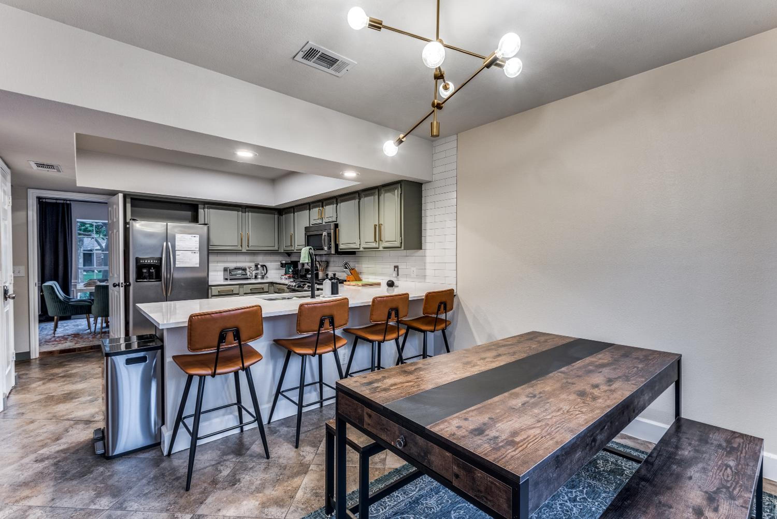 4 bed Grand Prairie Luxury House, Prime Location! view 5