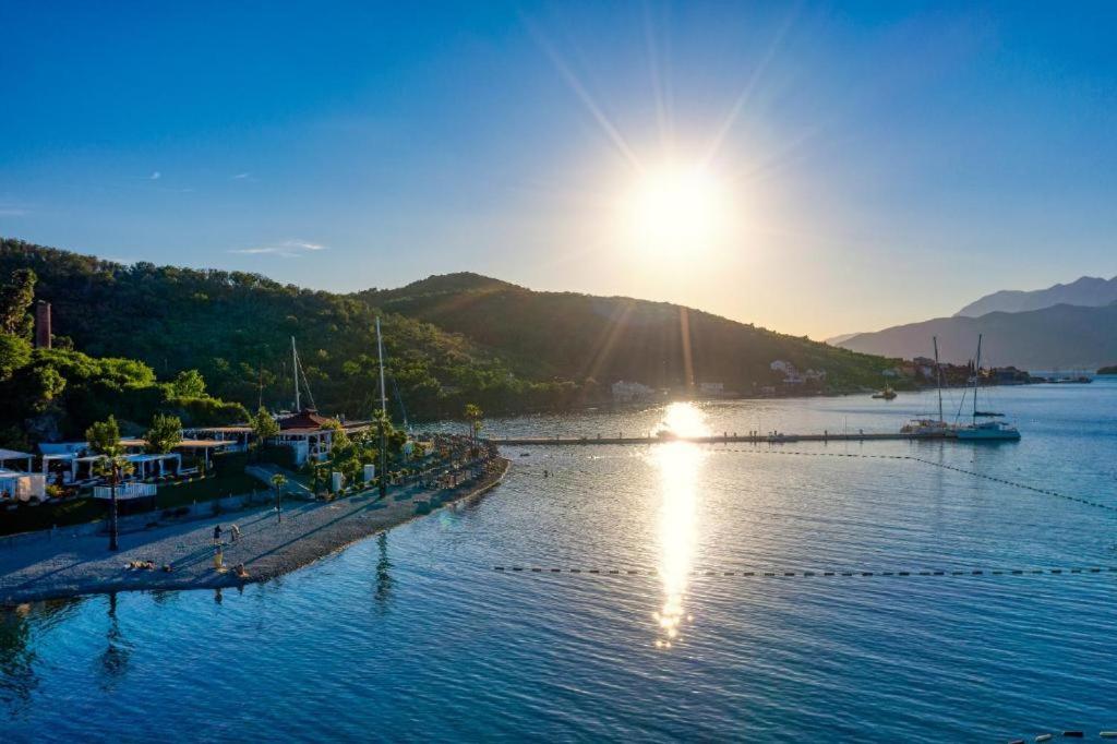 Villa - Yacht view 5