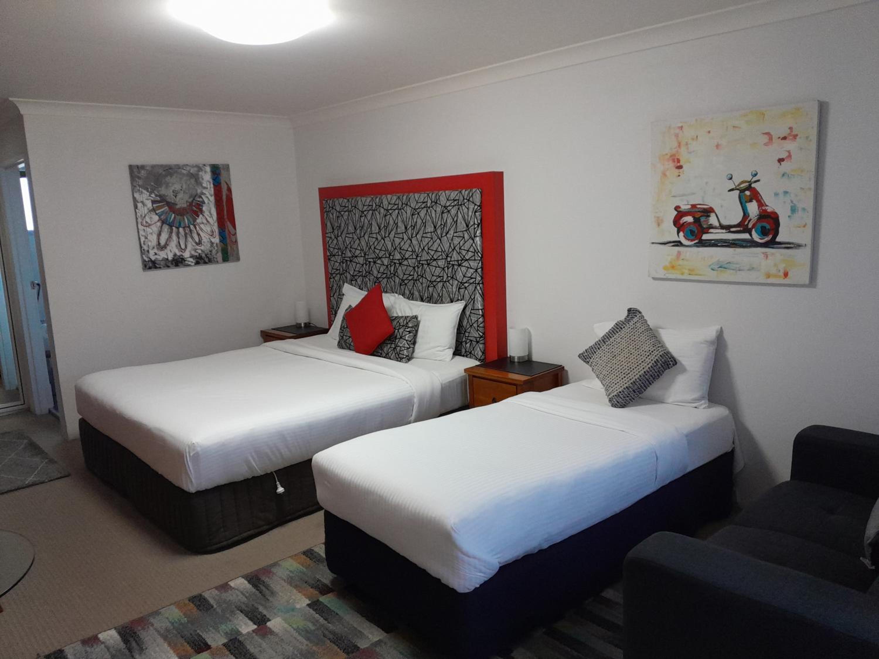 Avaleen Lodge Motor Inn