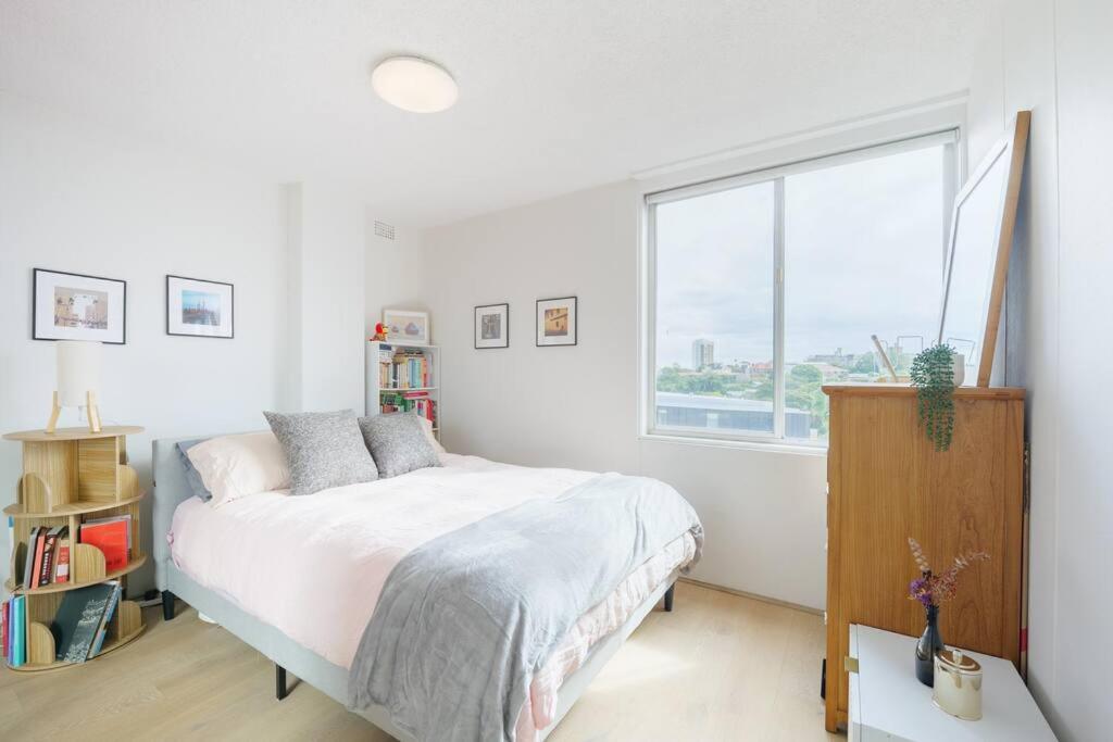 2 Bedroom Water Views Edgecliff Harbour Apartment