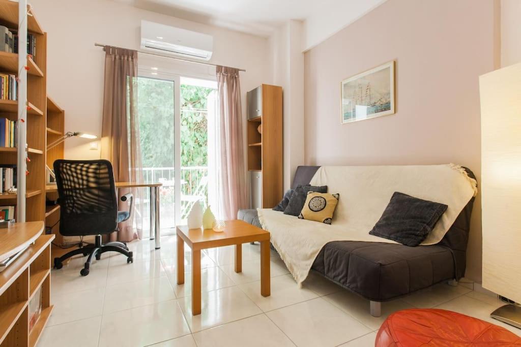 Flat in Athens historic city center @Ipitou str
