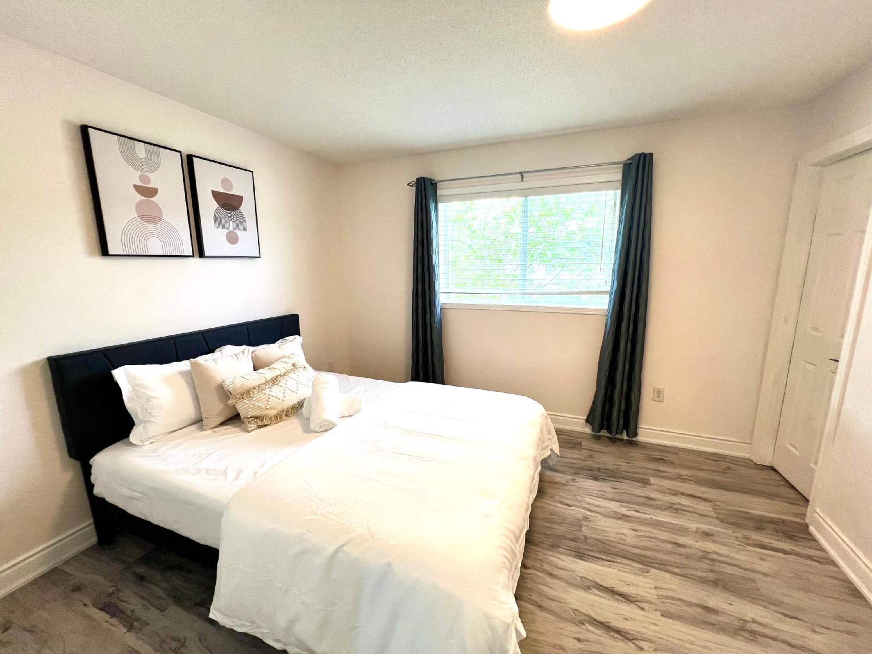 Cozy house near HWY401 & Go station in Scarborough