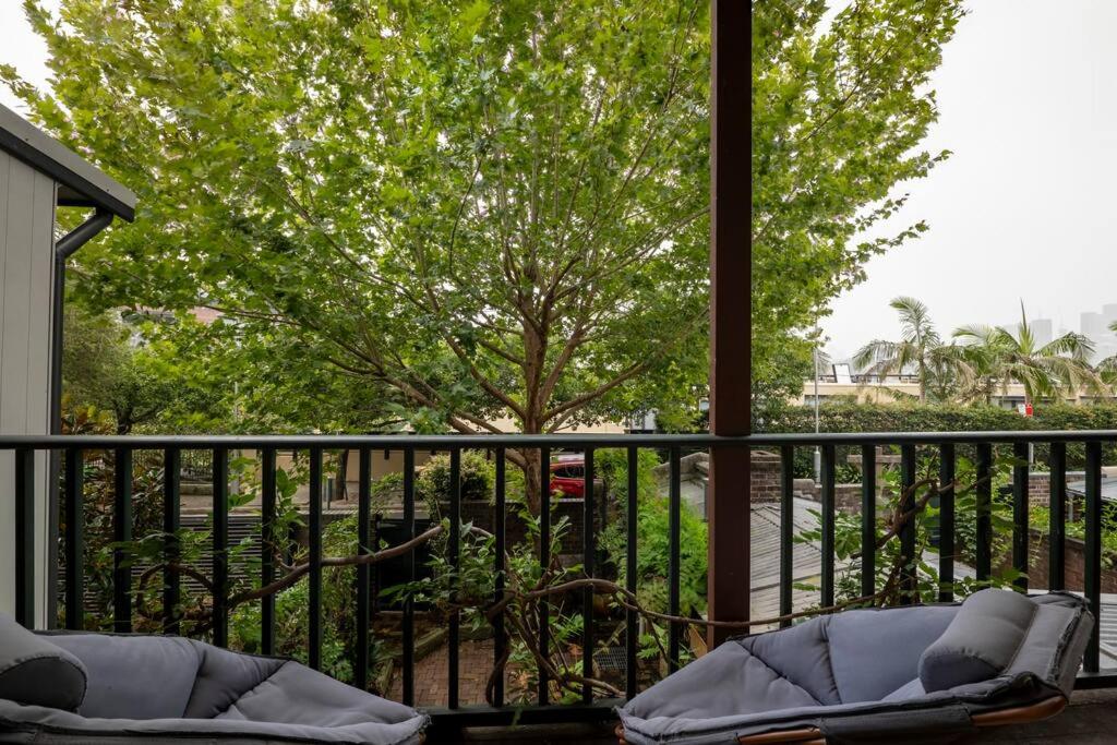 Chic Historical Sandstone 4 Bedroom The Rocks #L4