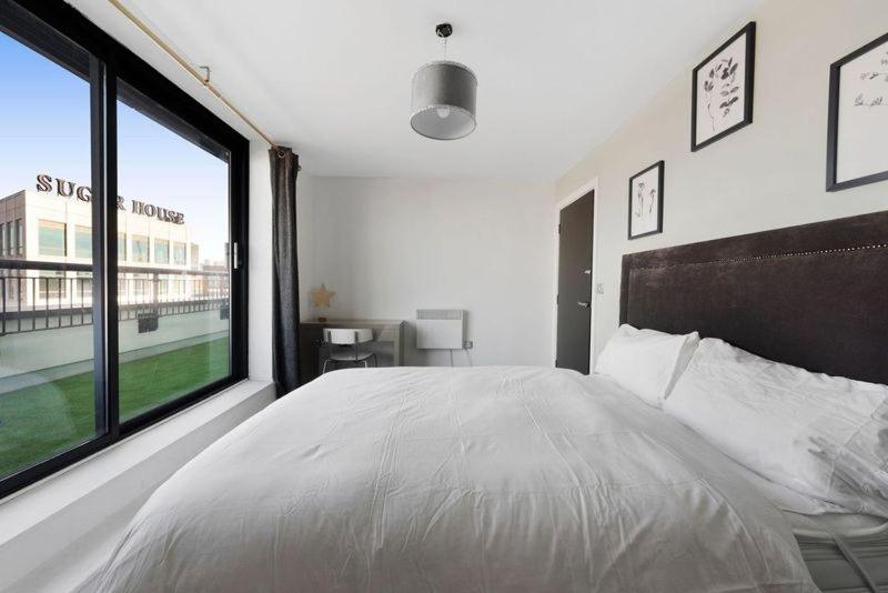 Penthouse w/ Hot Tub near Stratford, Westfield