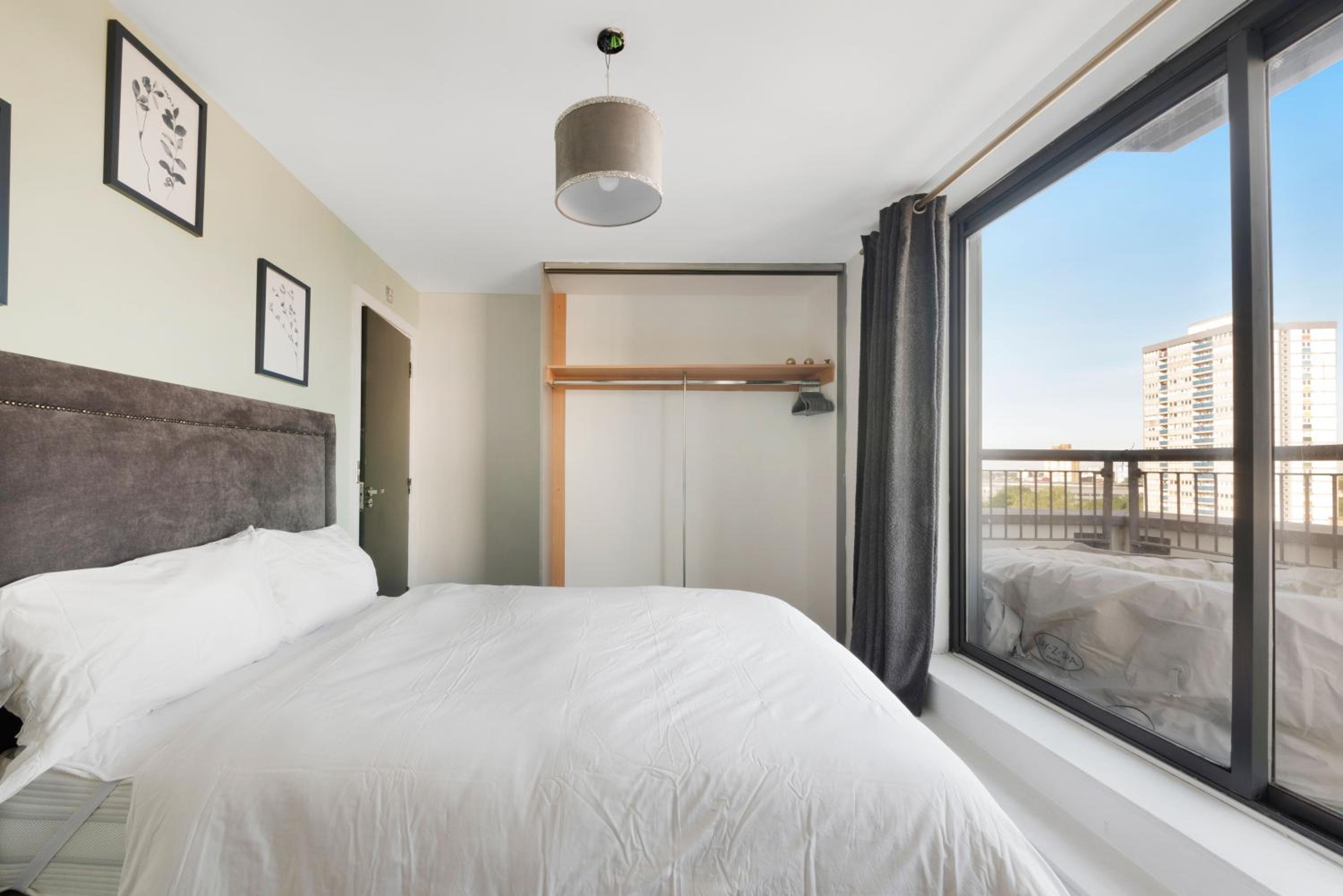 Penthouse w/ Hot Tub near Stratford, Westfield
